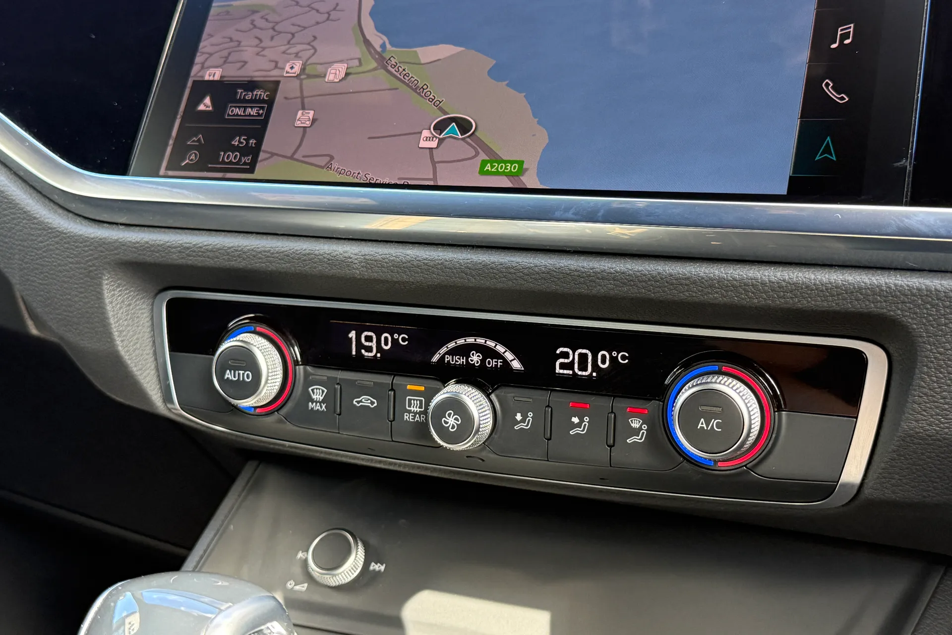 Audi Q3 thumbnail image number 25