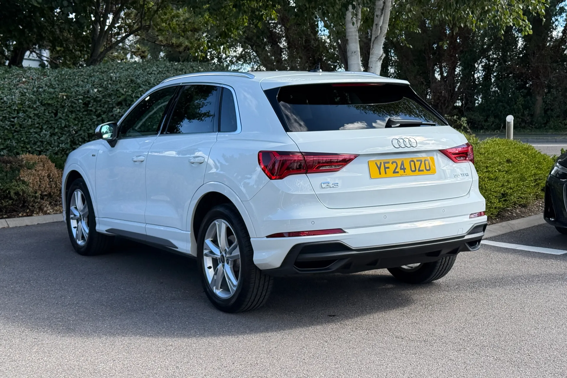 Audi Q3 thumbnail image number 10