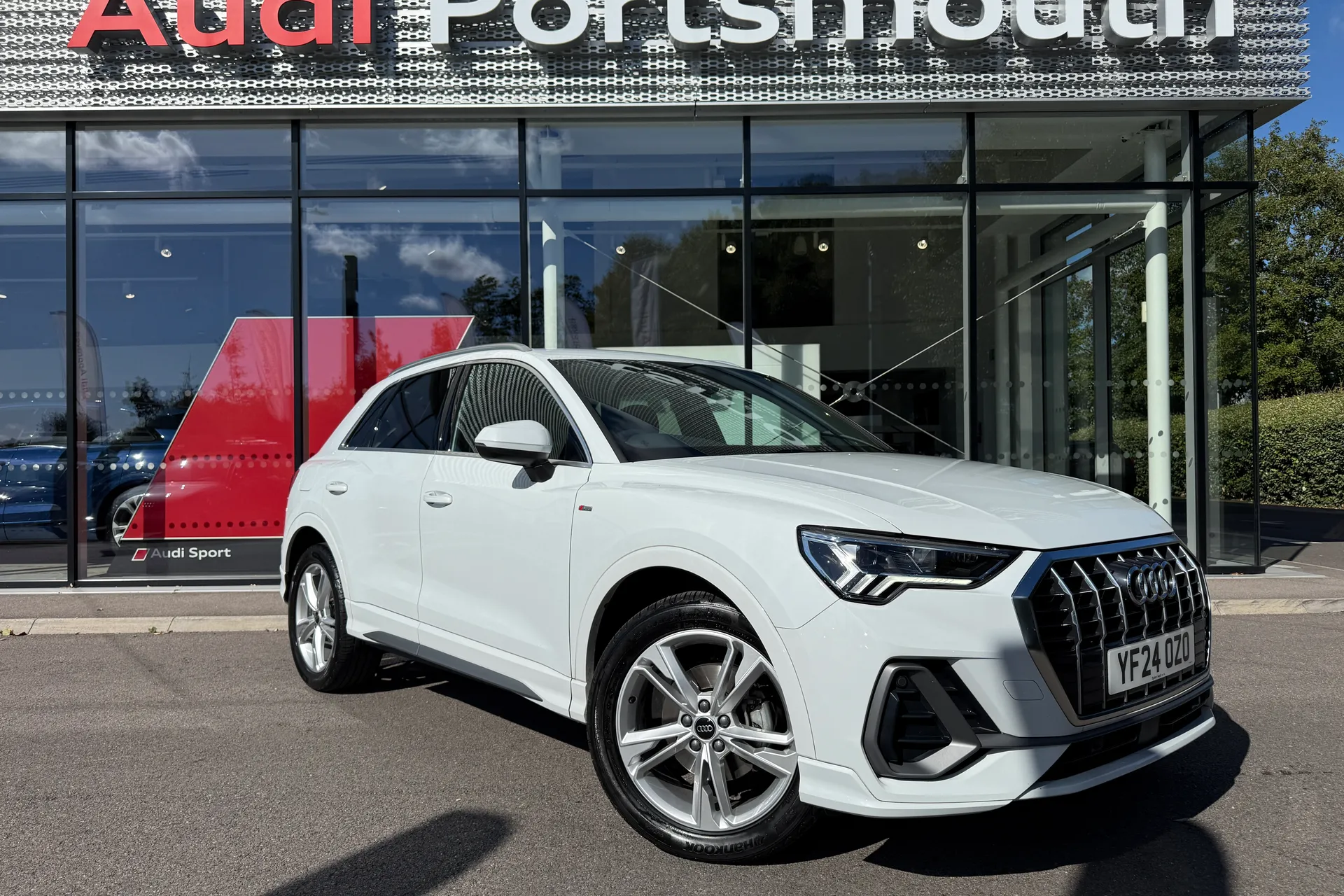 Audi Q3 focused image