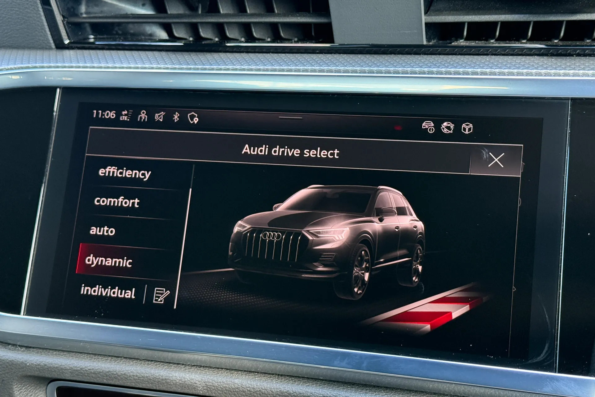 Audi Q3 thumbnail image number 15