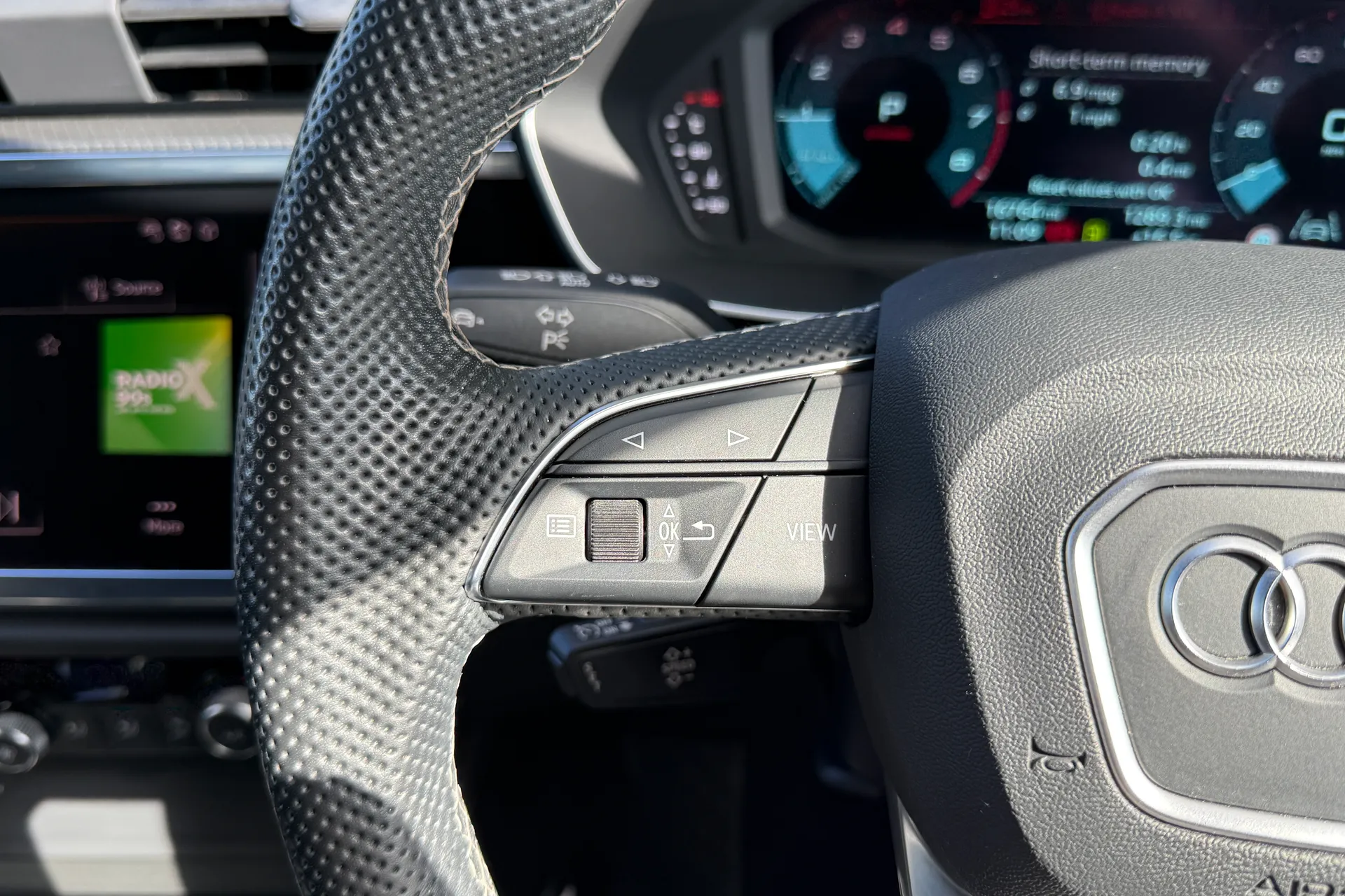 Audi Q3 thumbnail image number 46