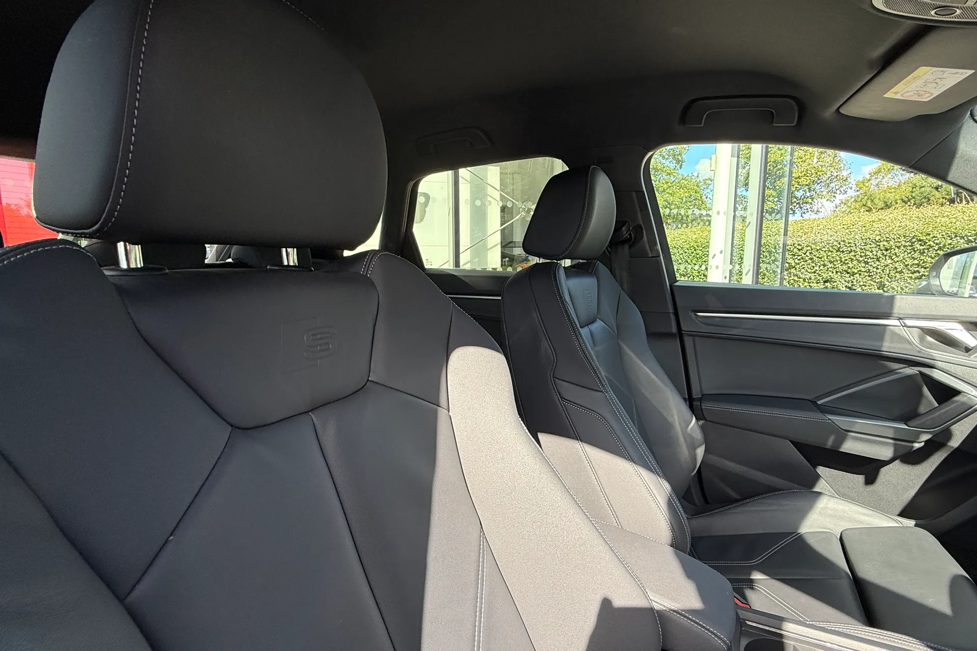 Audi Q3 thumbnail image number 14