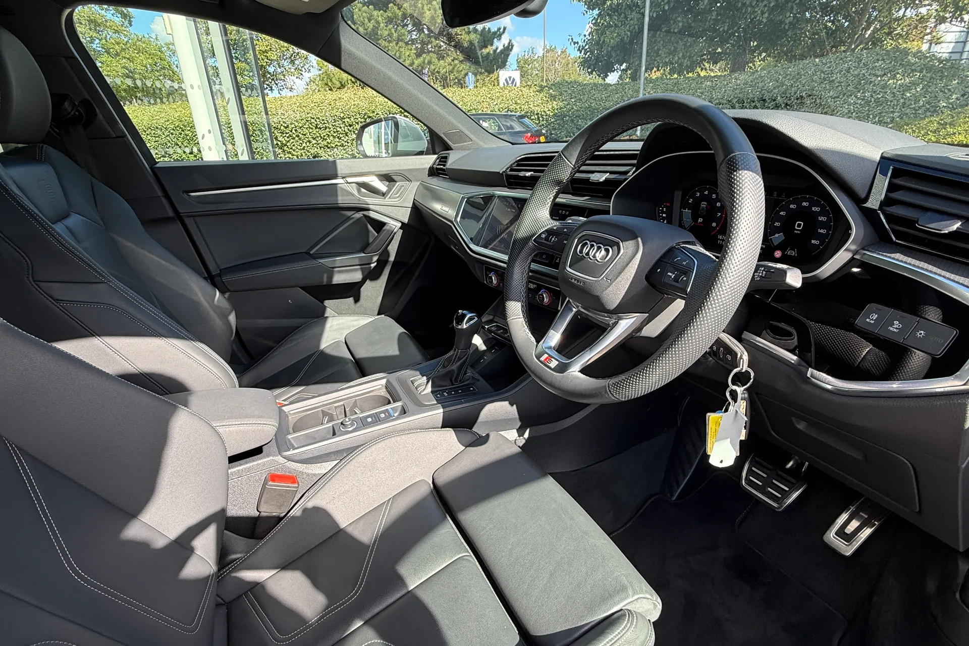 Audi Q3 thumbnail image number 12