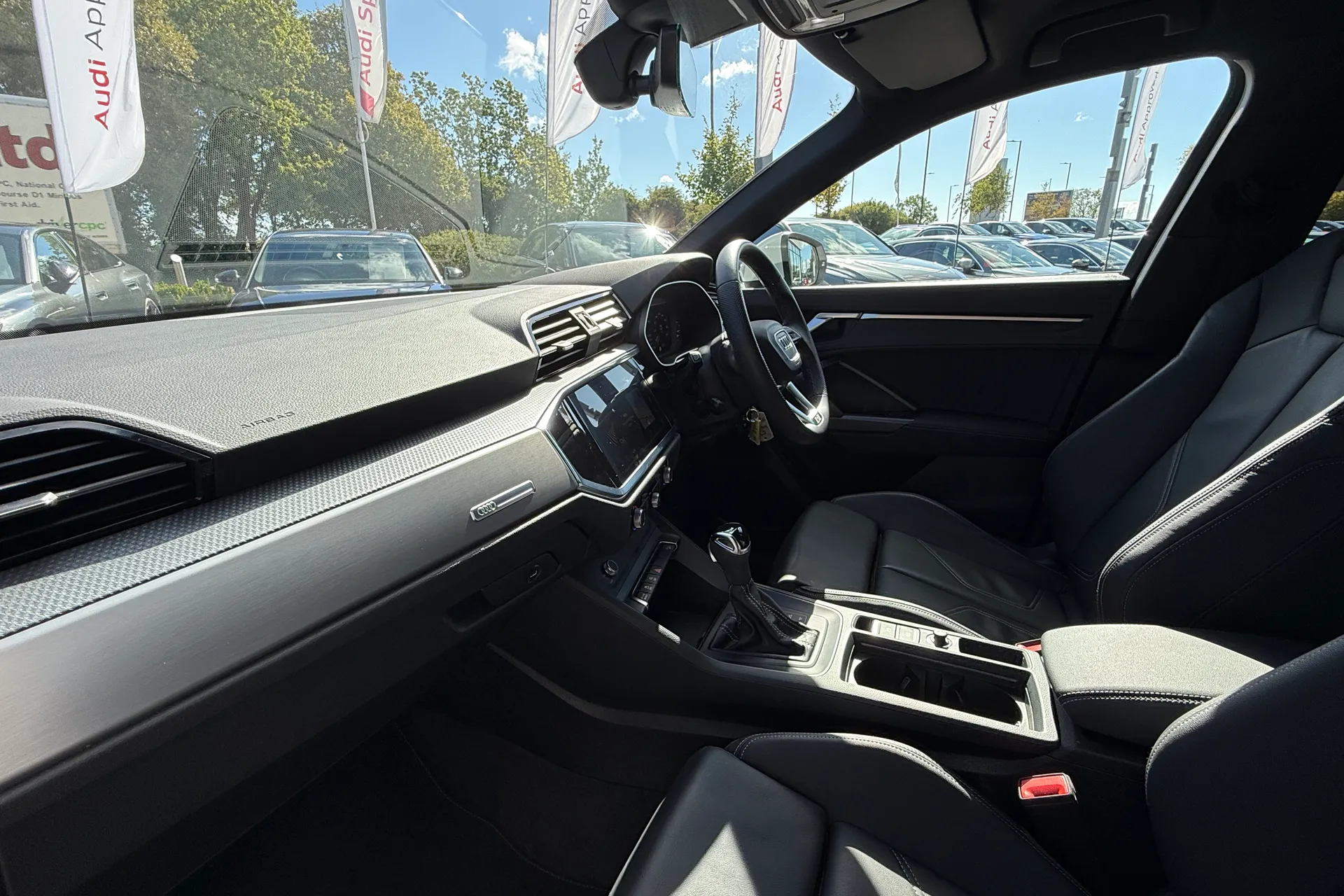 Audi Q3 thumbnail image number 39