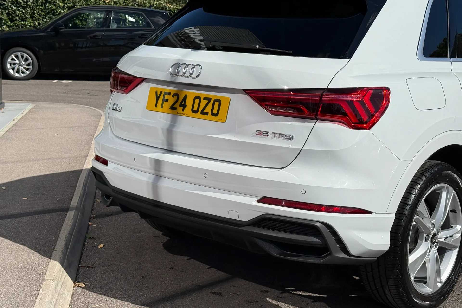 Audi Q3 thumbnail image number 18