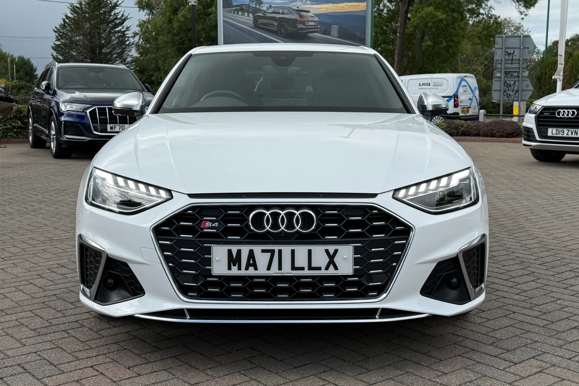 Audi A4 thumbnail image number 24