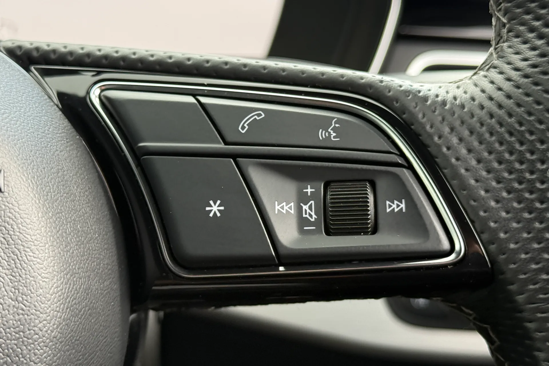 Audi A4 thumbnail image number 21