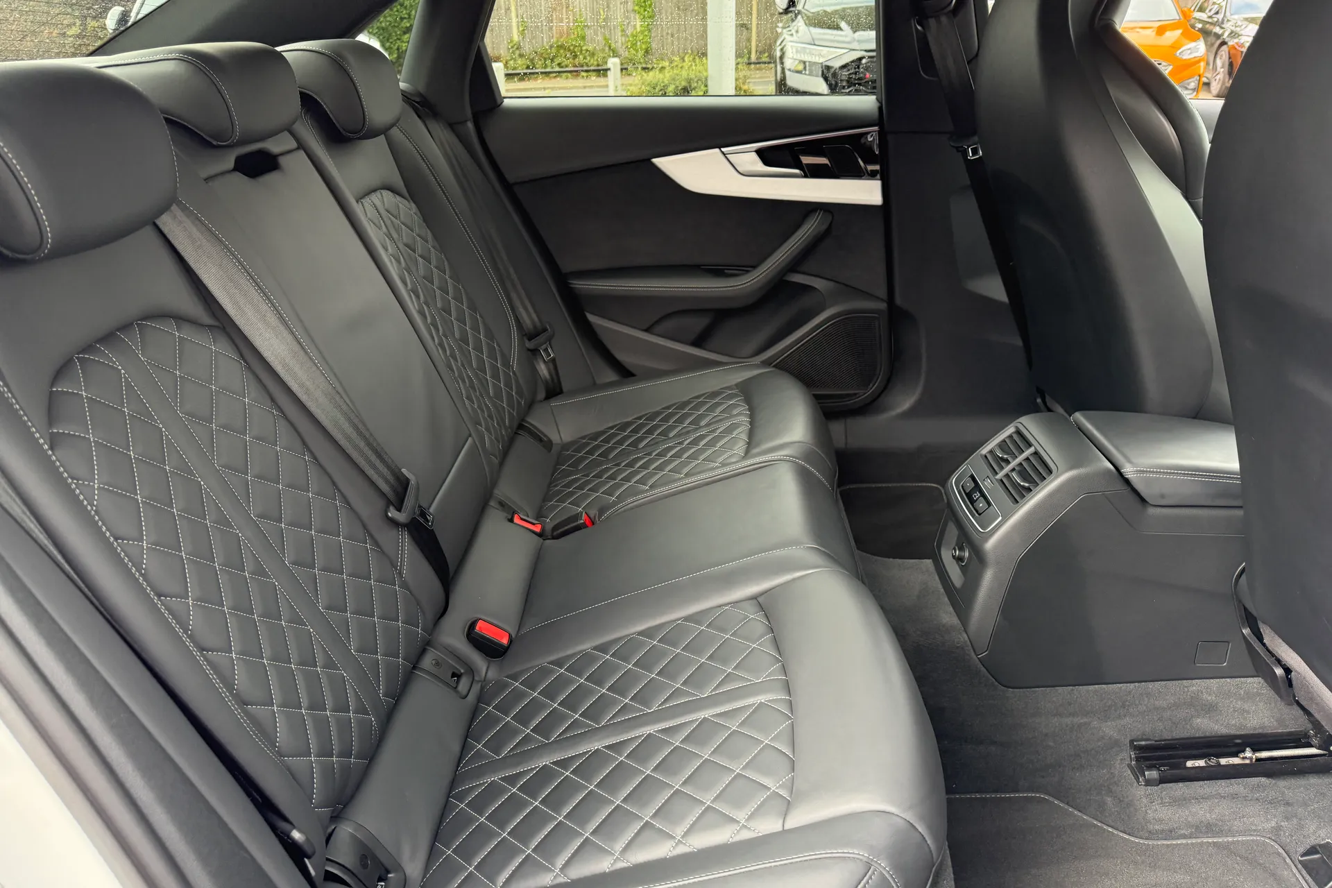 Audi A4 thumbnail image number 43