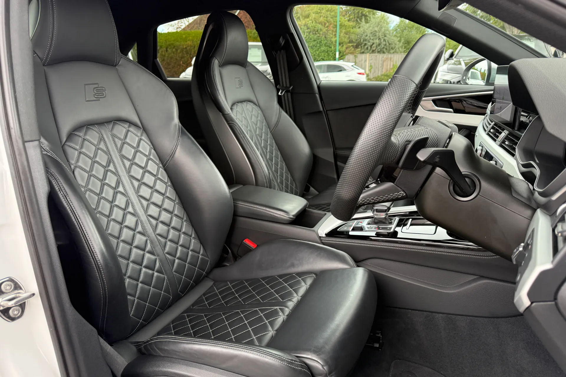 Audi A4 thumbnail image number 26