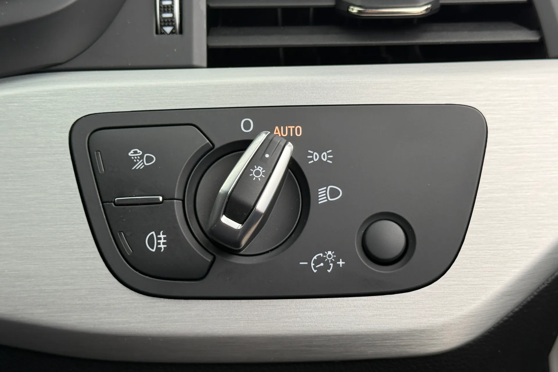 Audi A4 thumbnail image number 22