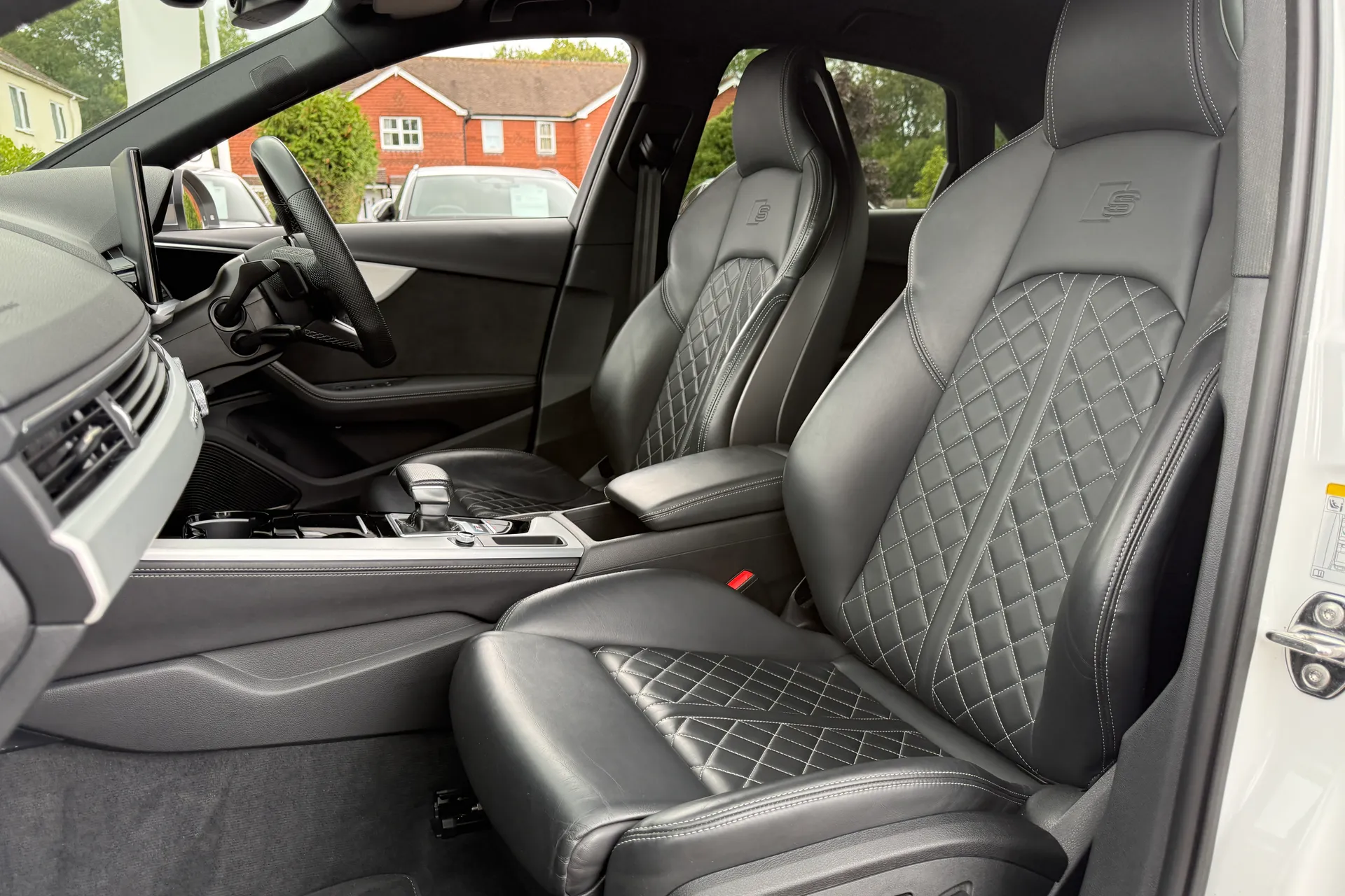 Audi A4 thumbnail image number 29