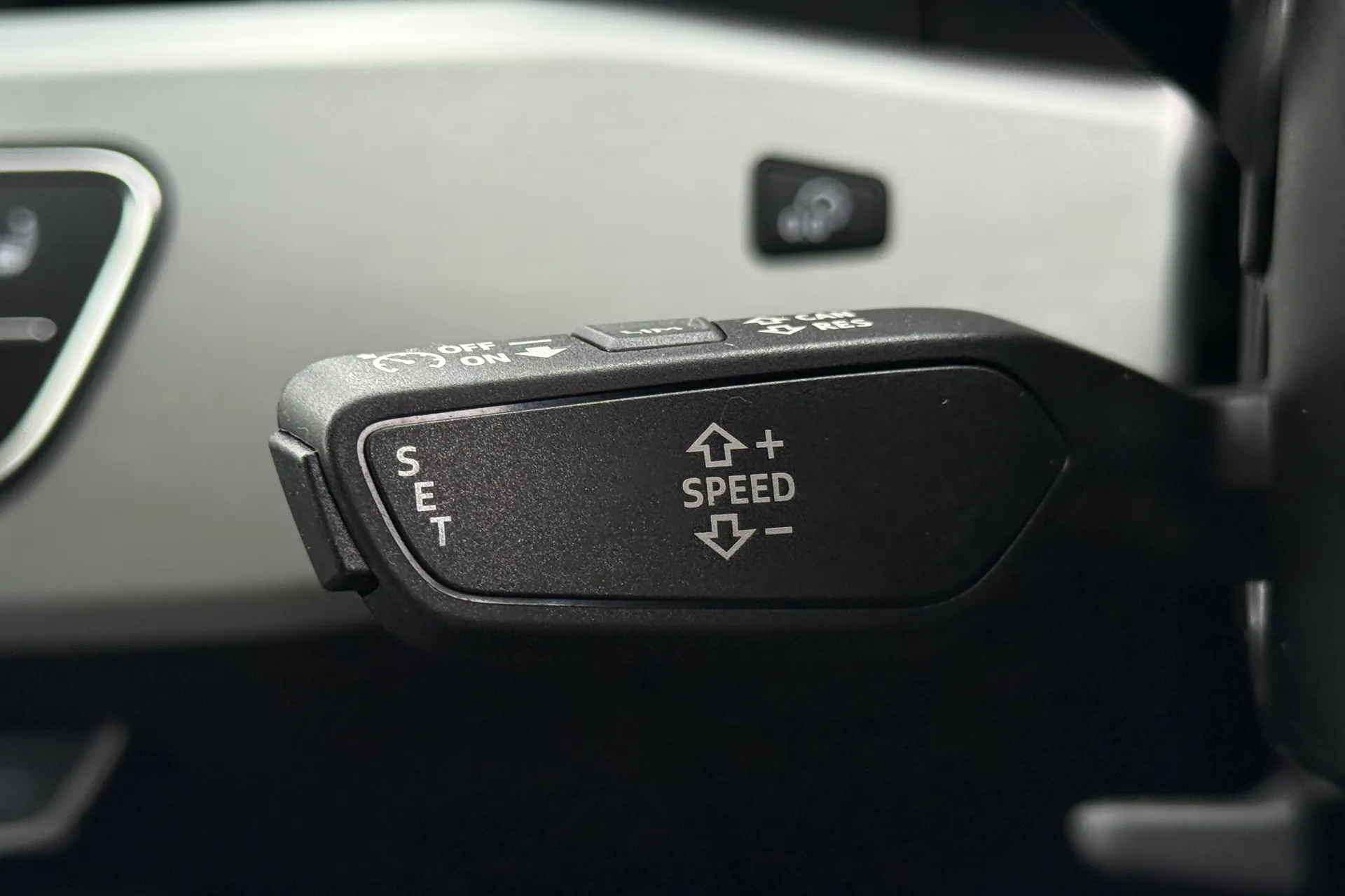 Audi A4 thumbnail image number 17