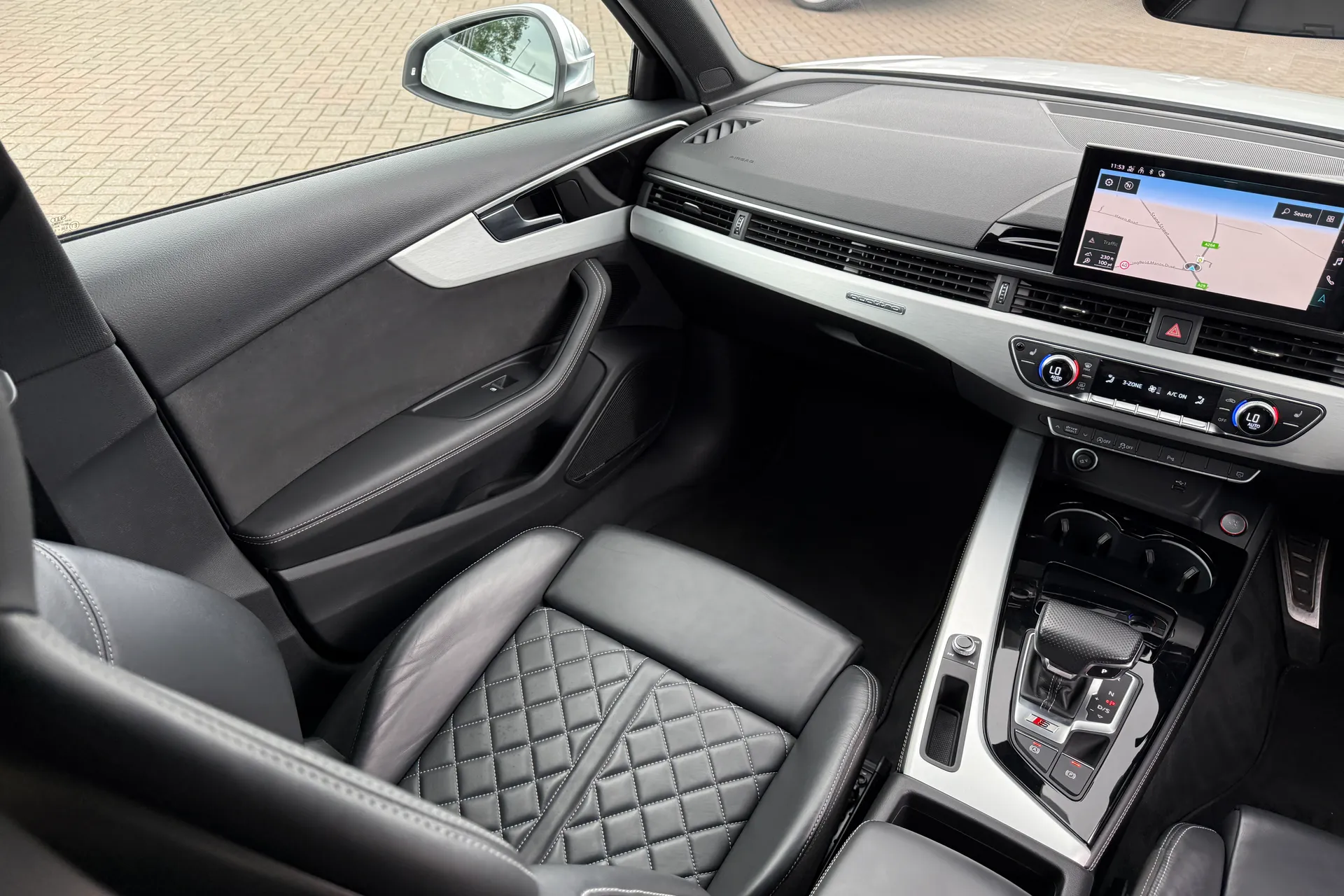 Audi A4 thumbnail image number 37