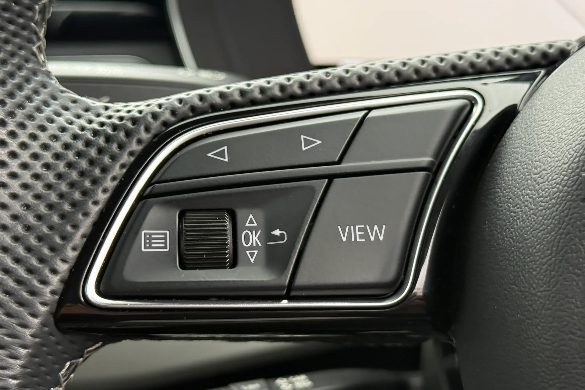 Audi A4 thumbnail image number 20