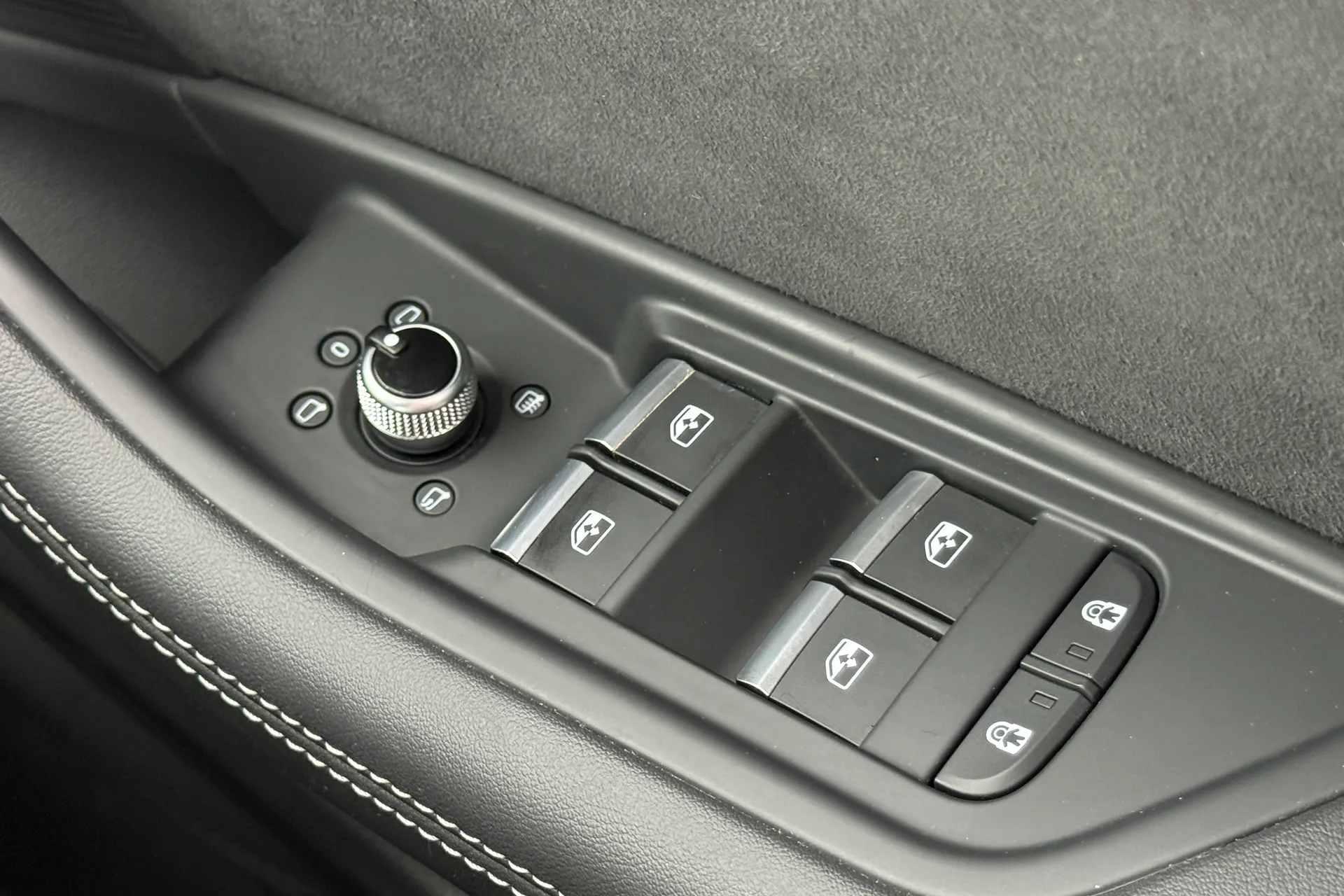 Audi A4 thumbnail image number 18