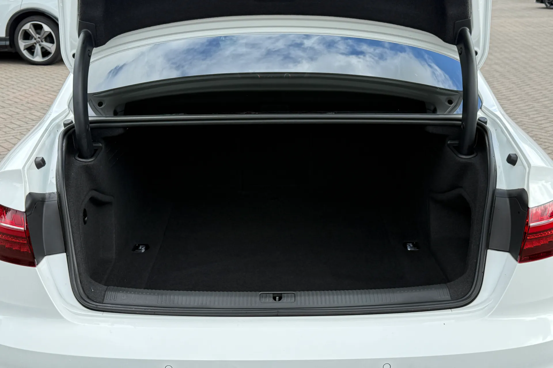 Audi A4 thumbnail image number 34