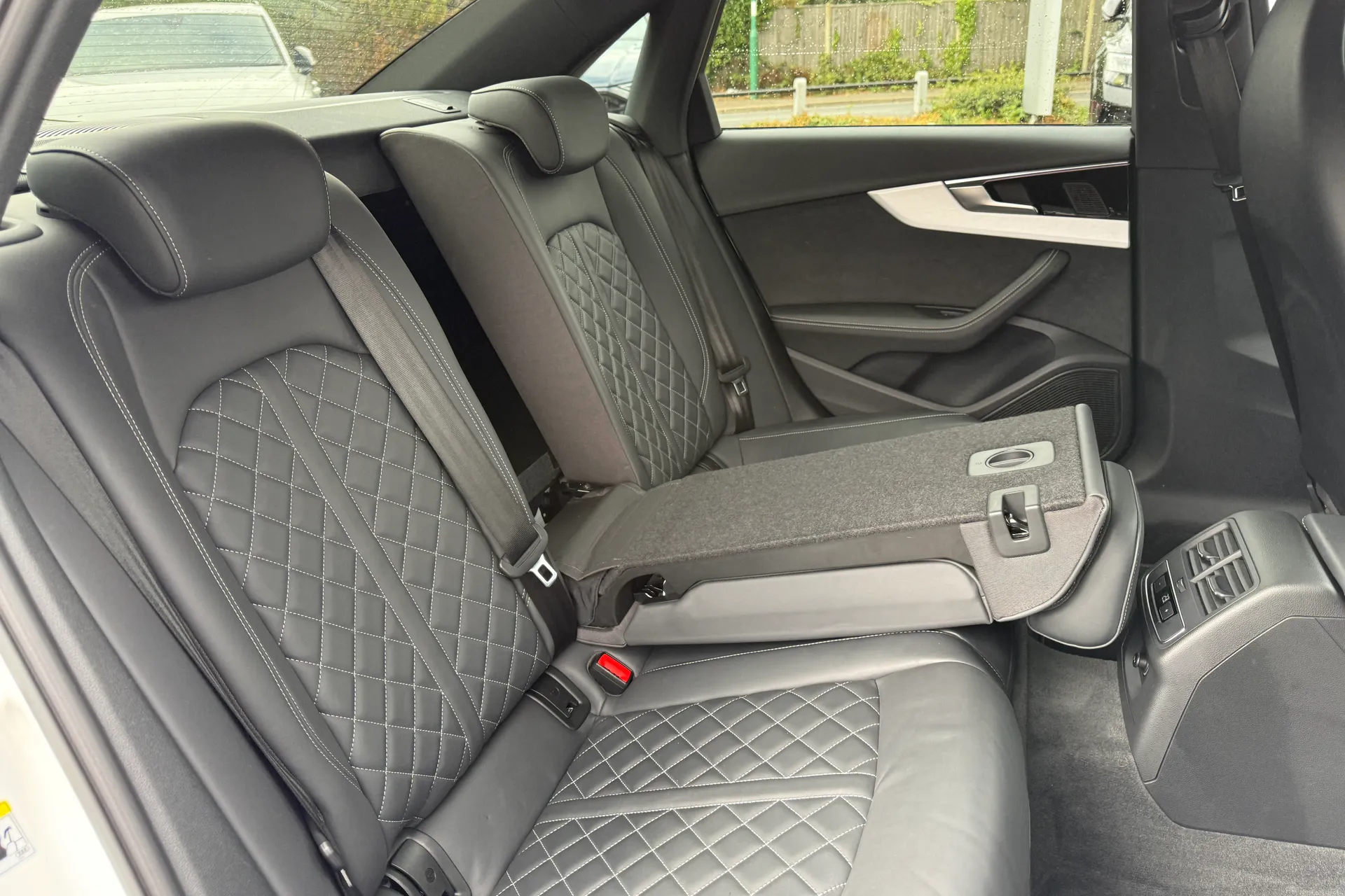Audi A4 thumbnail image number 45