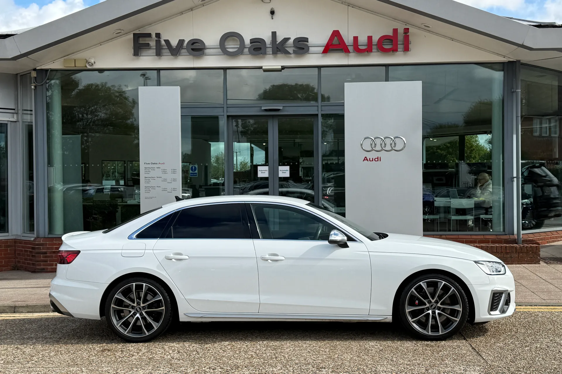 Audi A4 thumbnail image number 2