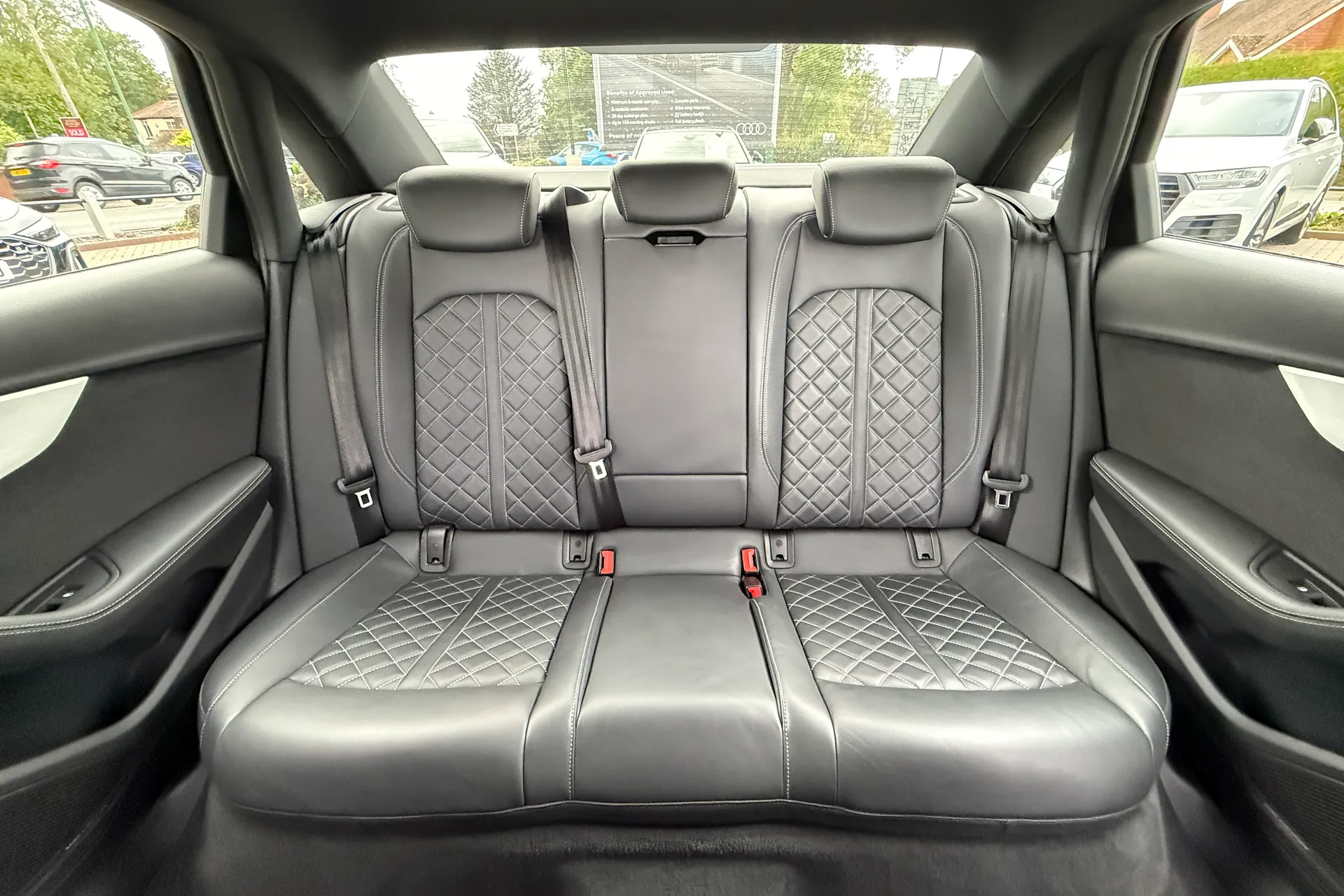 Audi A4 thumbnail image number 36