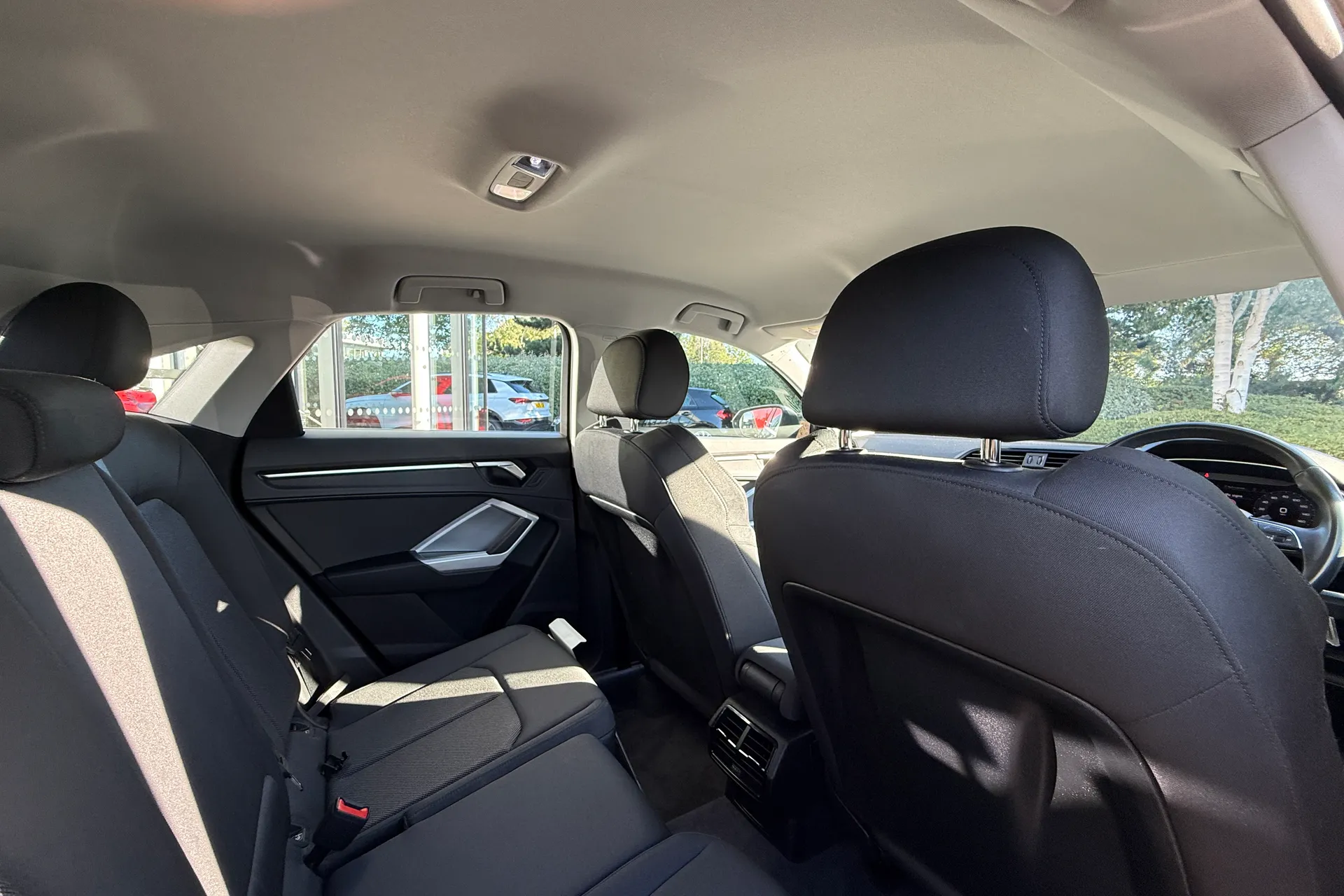 Audi Q3 thumbnail image number 35