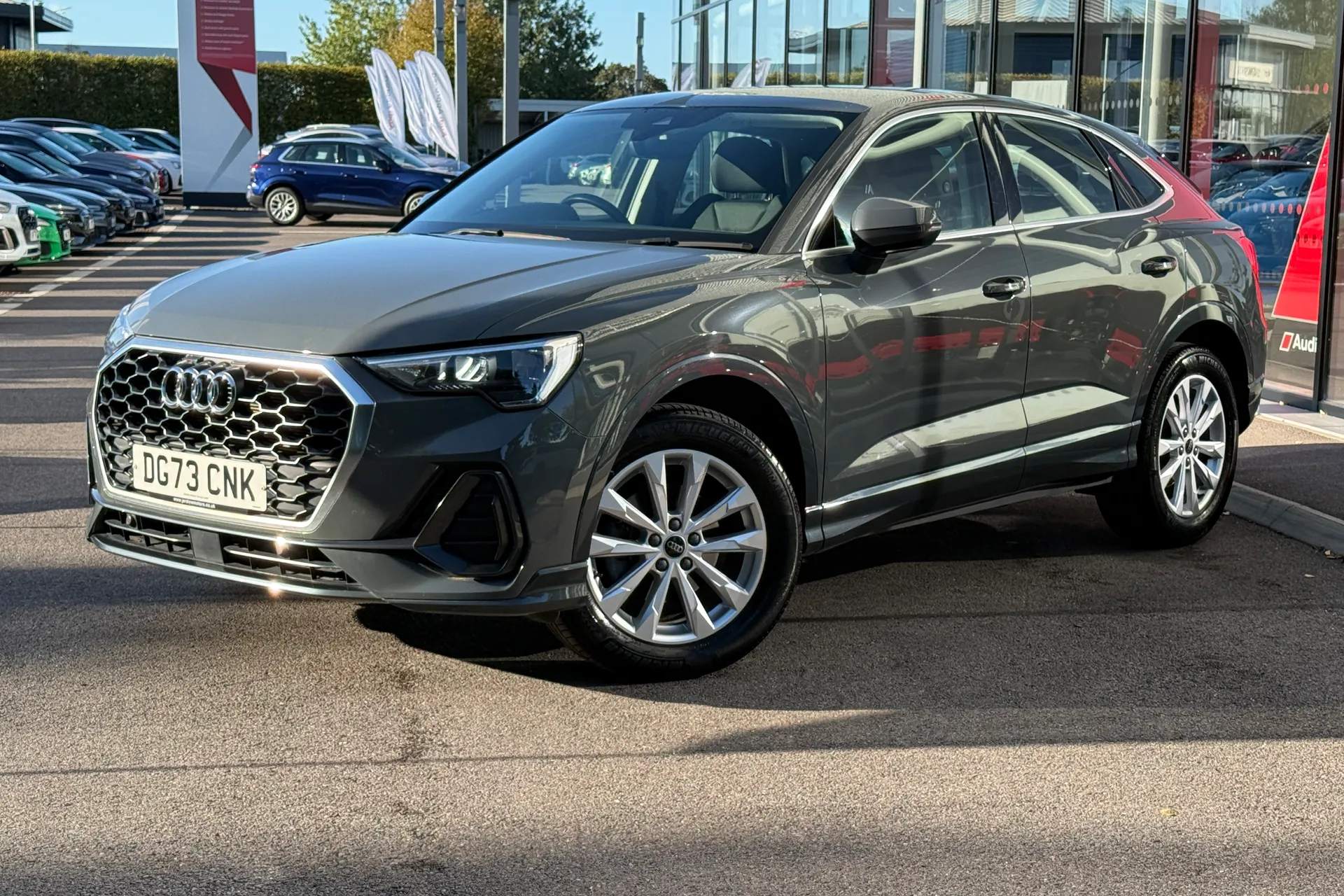 Audi Q3 thumbnail image number 10