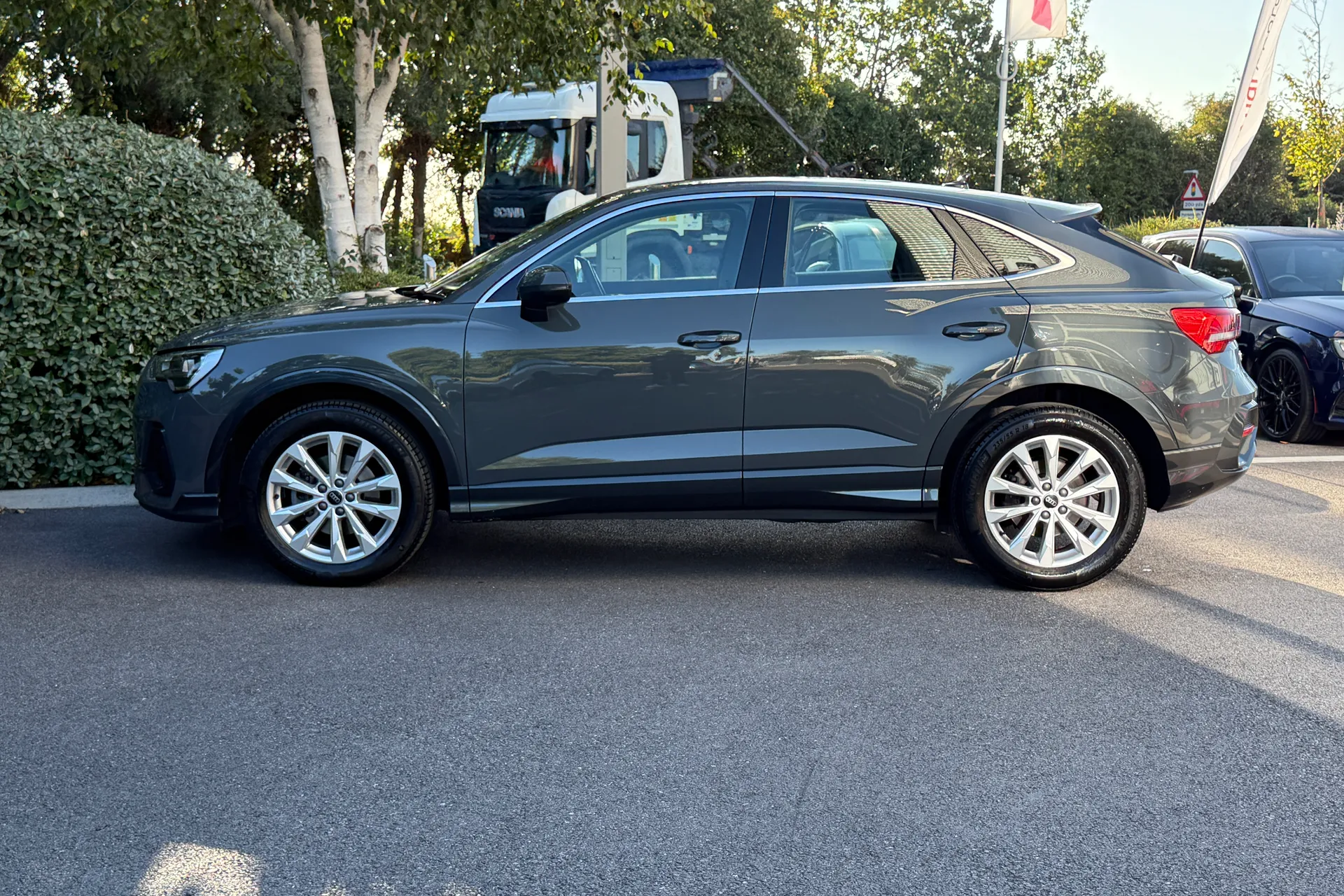 Audi Q3 thumbnail image number 22