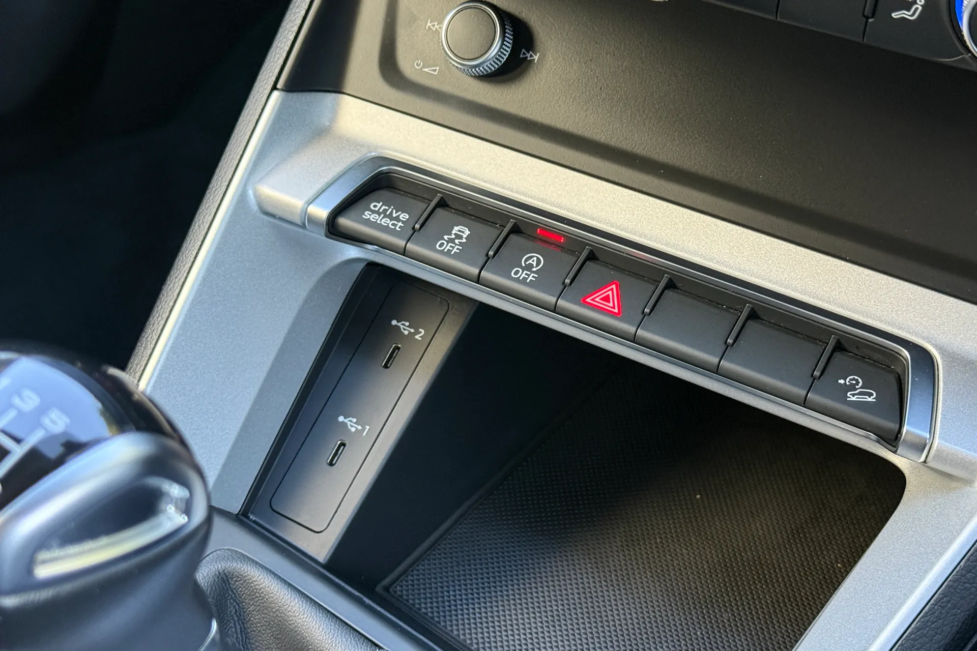 Audi Q3 thumbnail image number 40