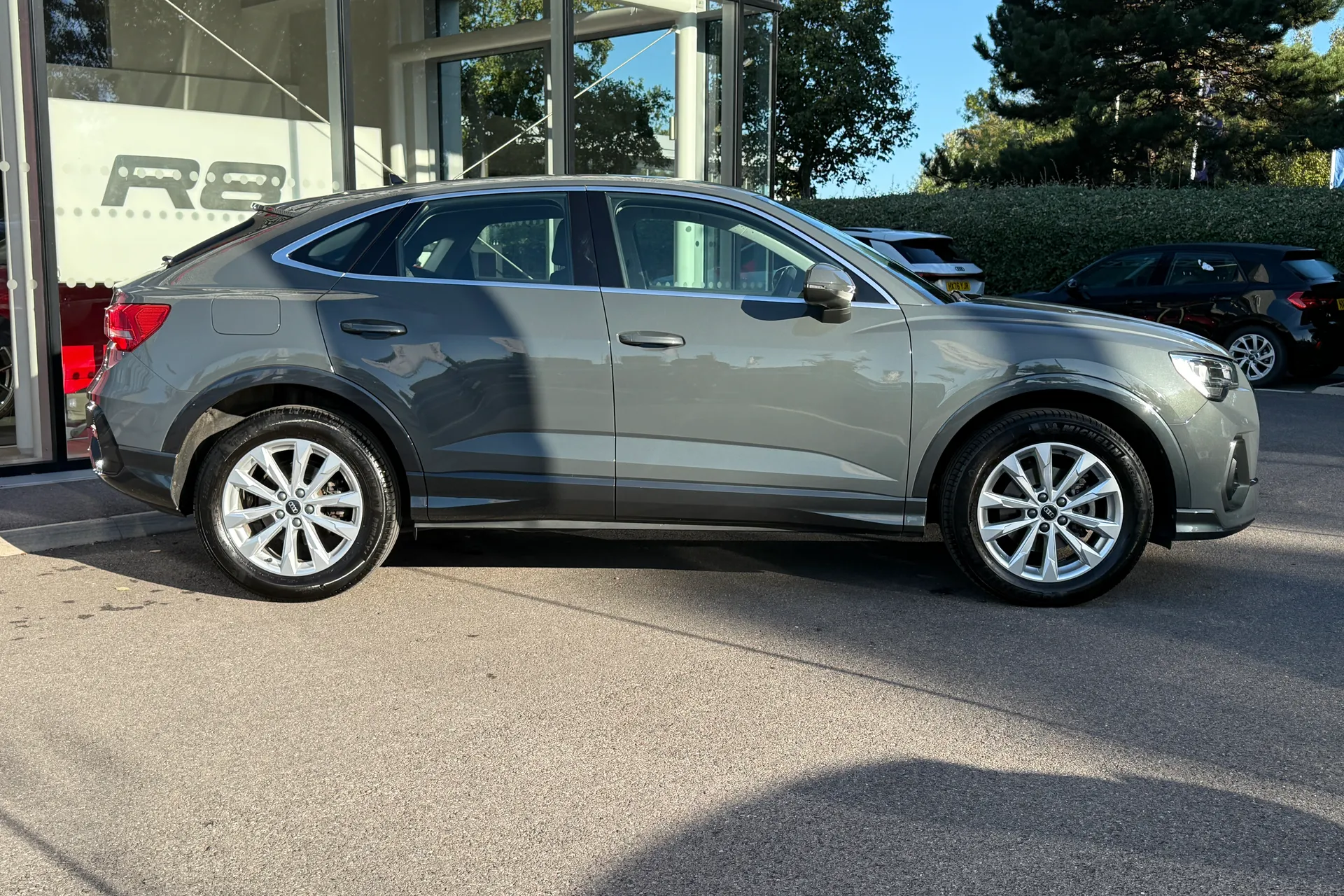 Audi Q3 thumbnail image number 2