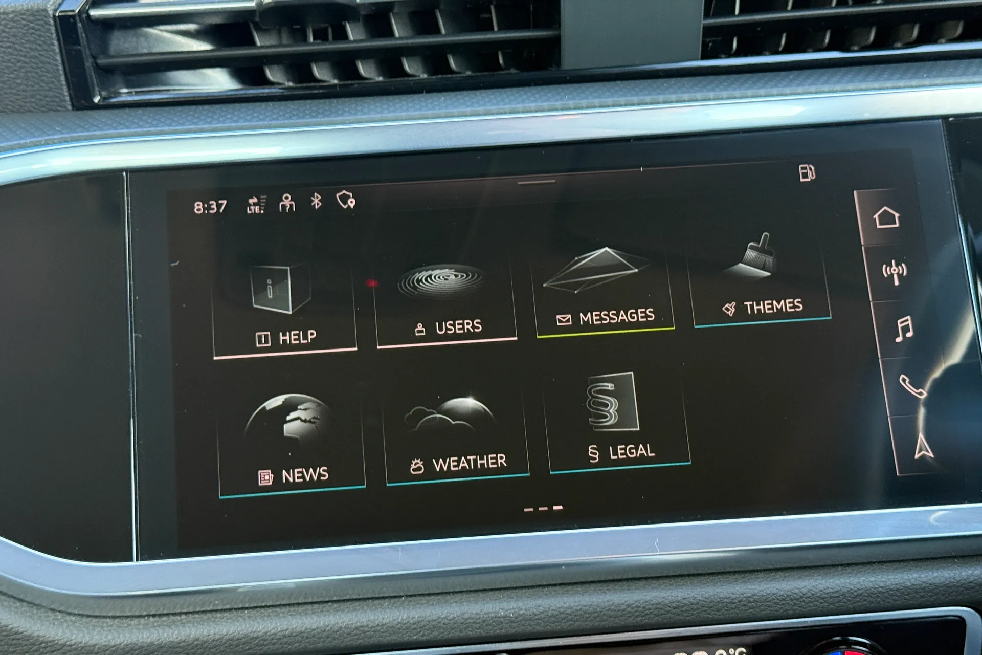 Audi Q3 thumbnail image number 21