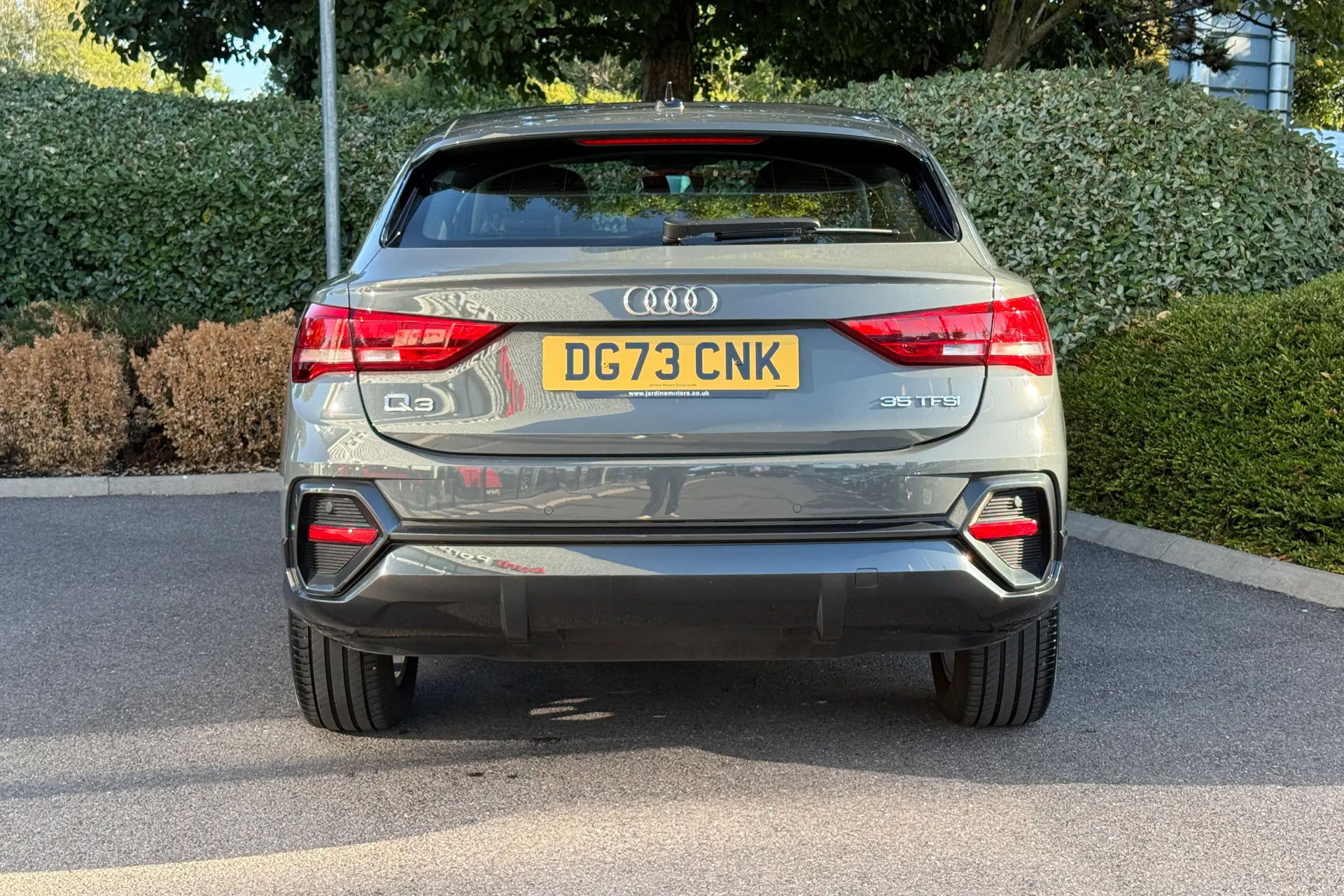 Audi Q3 thumbnail image number 12