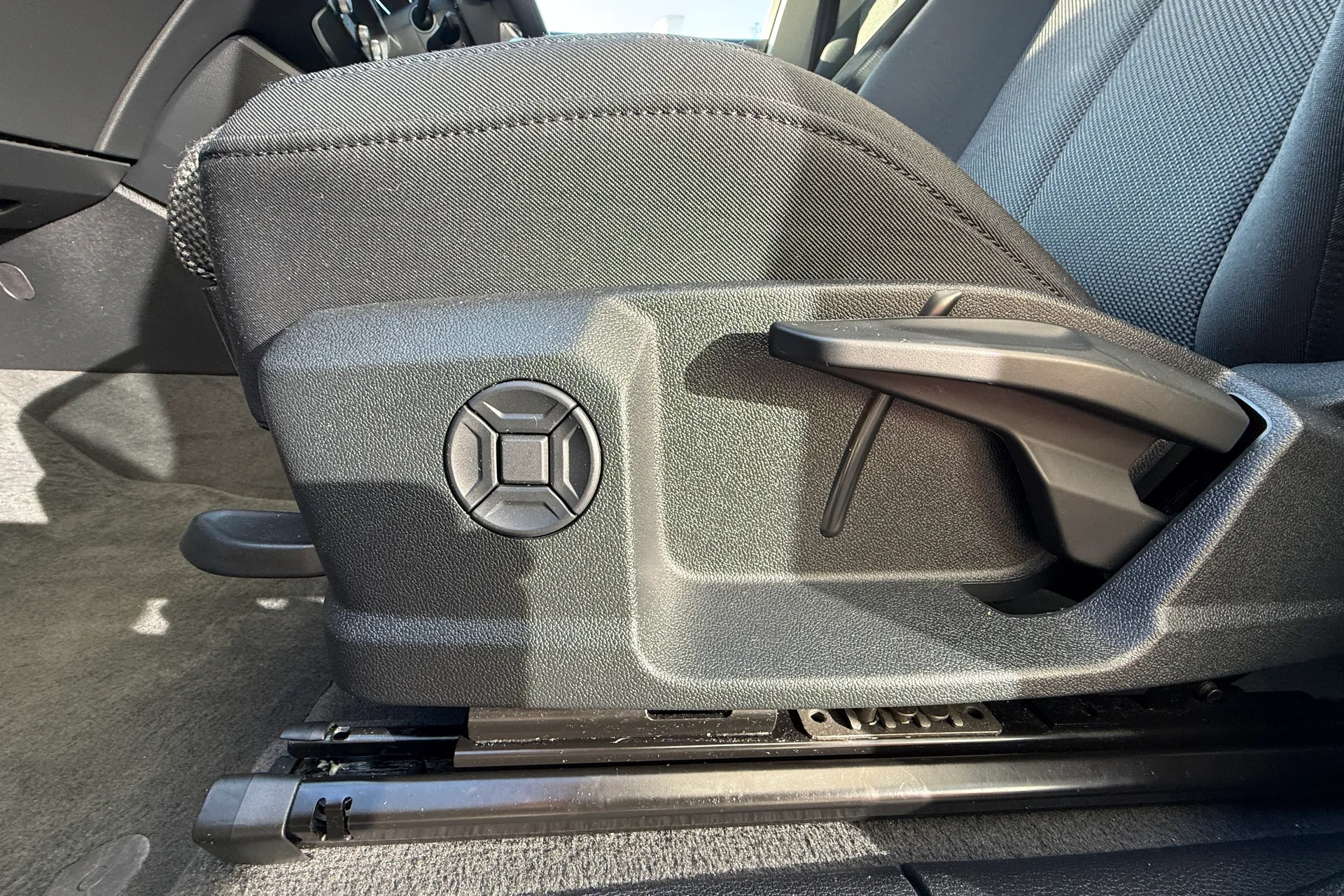 Audi Q3 thumbnail image number 20