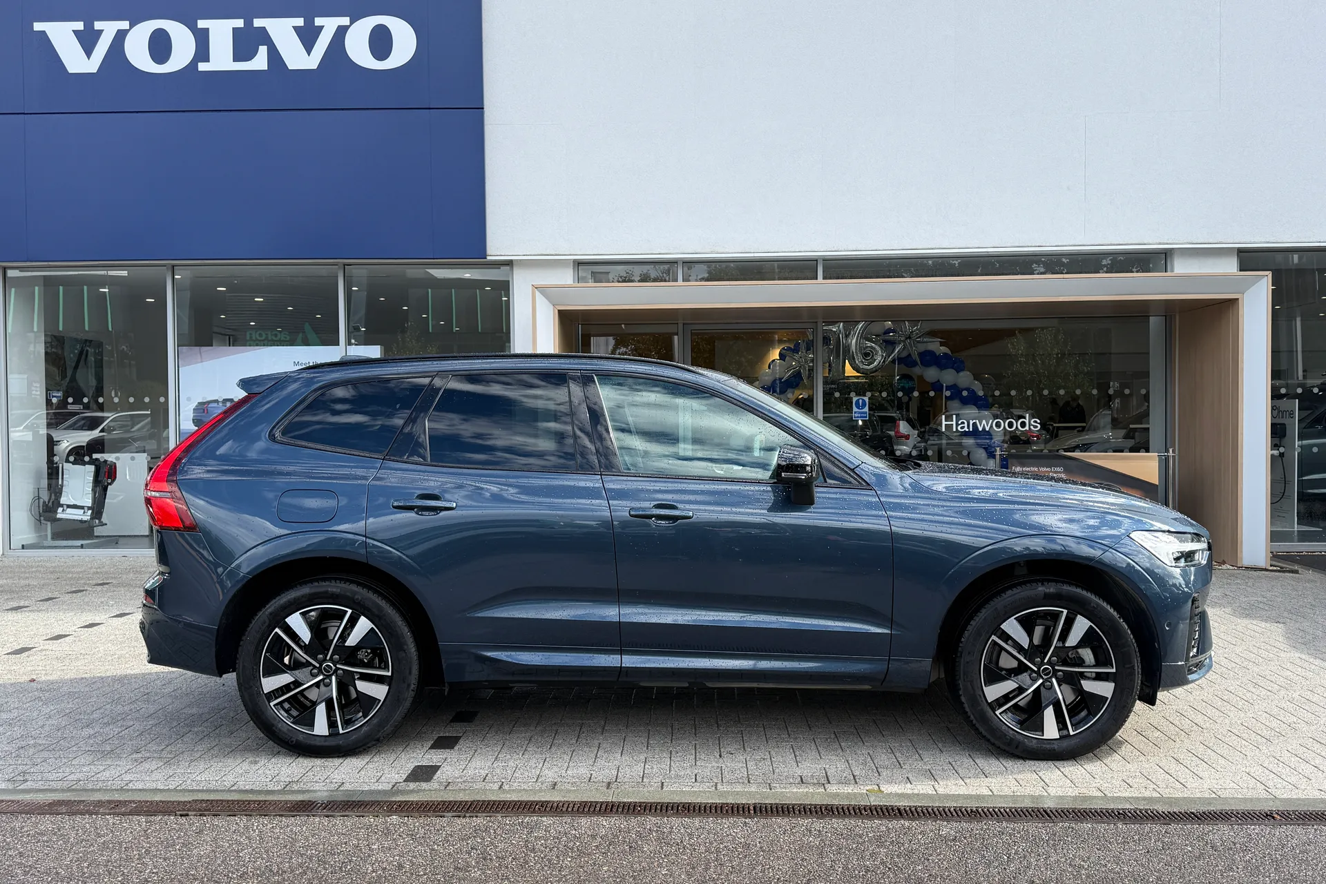 Volvo XC60 thumbnail image number 2