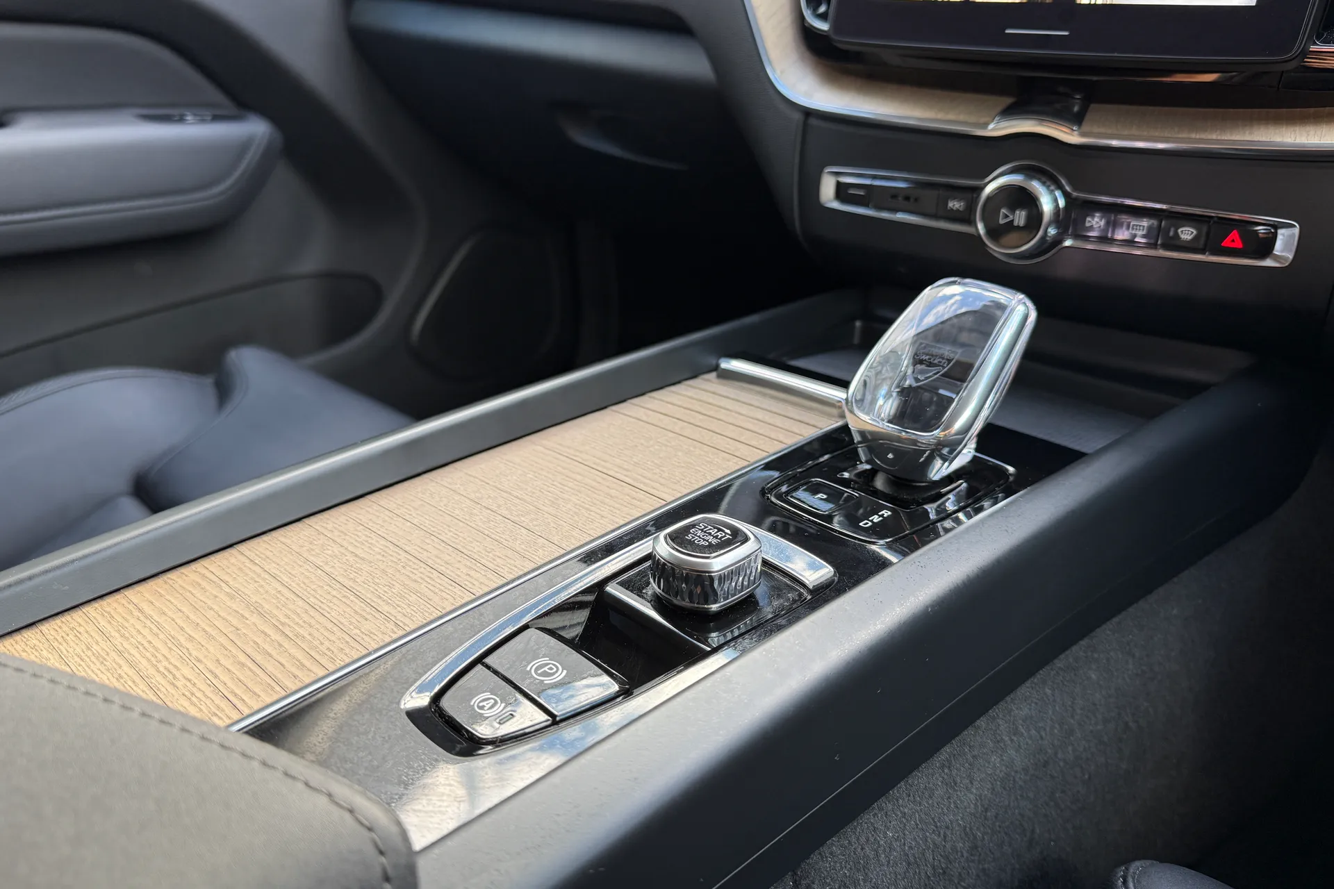 Volvo XC60 thumbnail image number 43