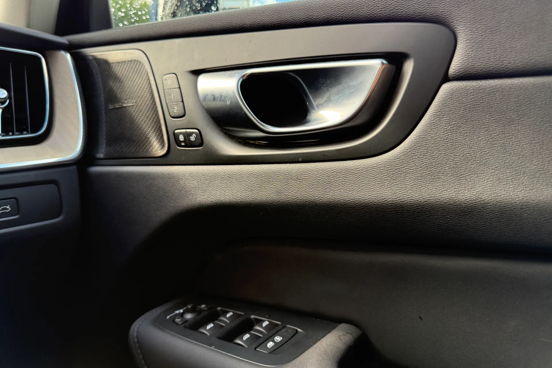 Volvo XC60 thumbnail image number 41