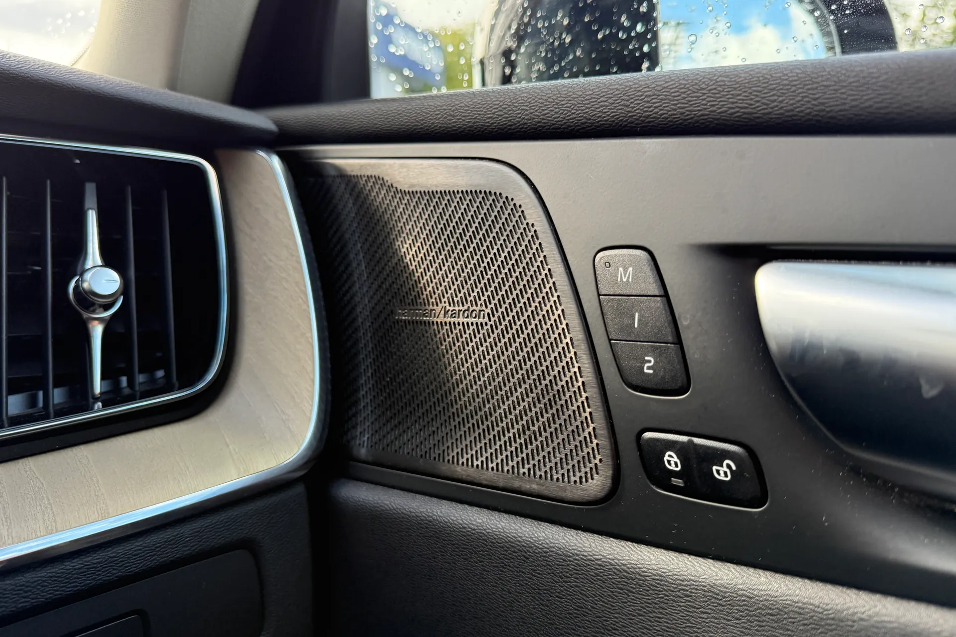 Volvo XC60 thumbnail image number 42