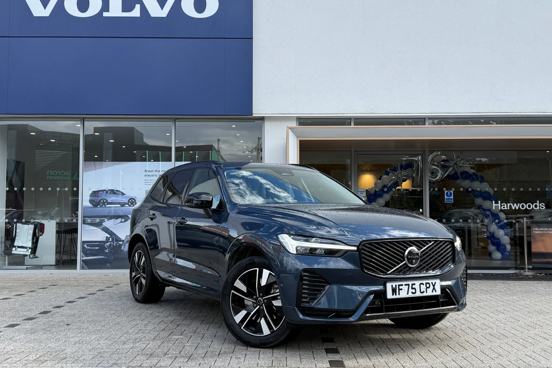 Volvo XC60 focused image