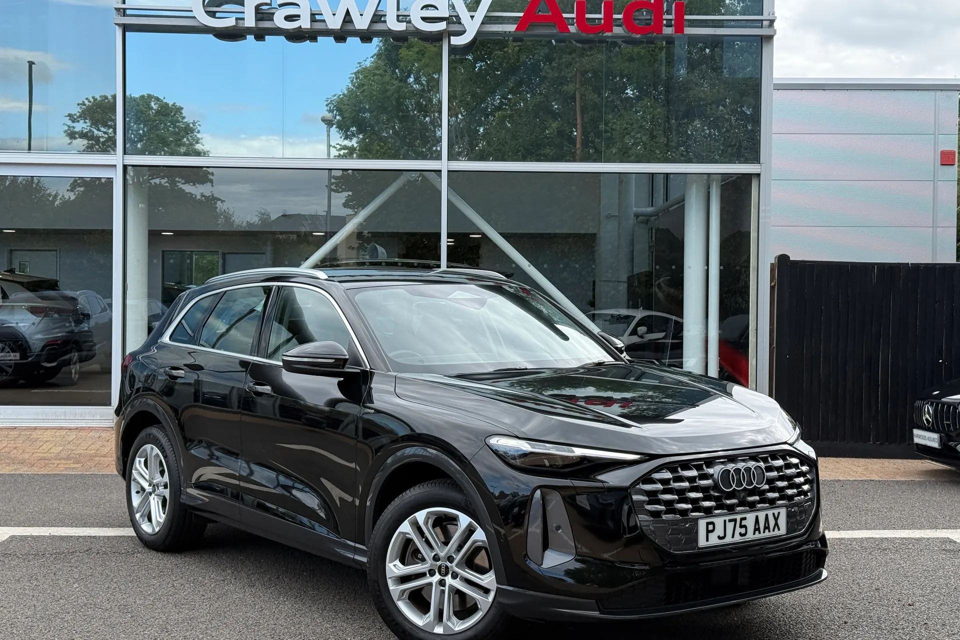 Audi Q5 focused image
