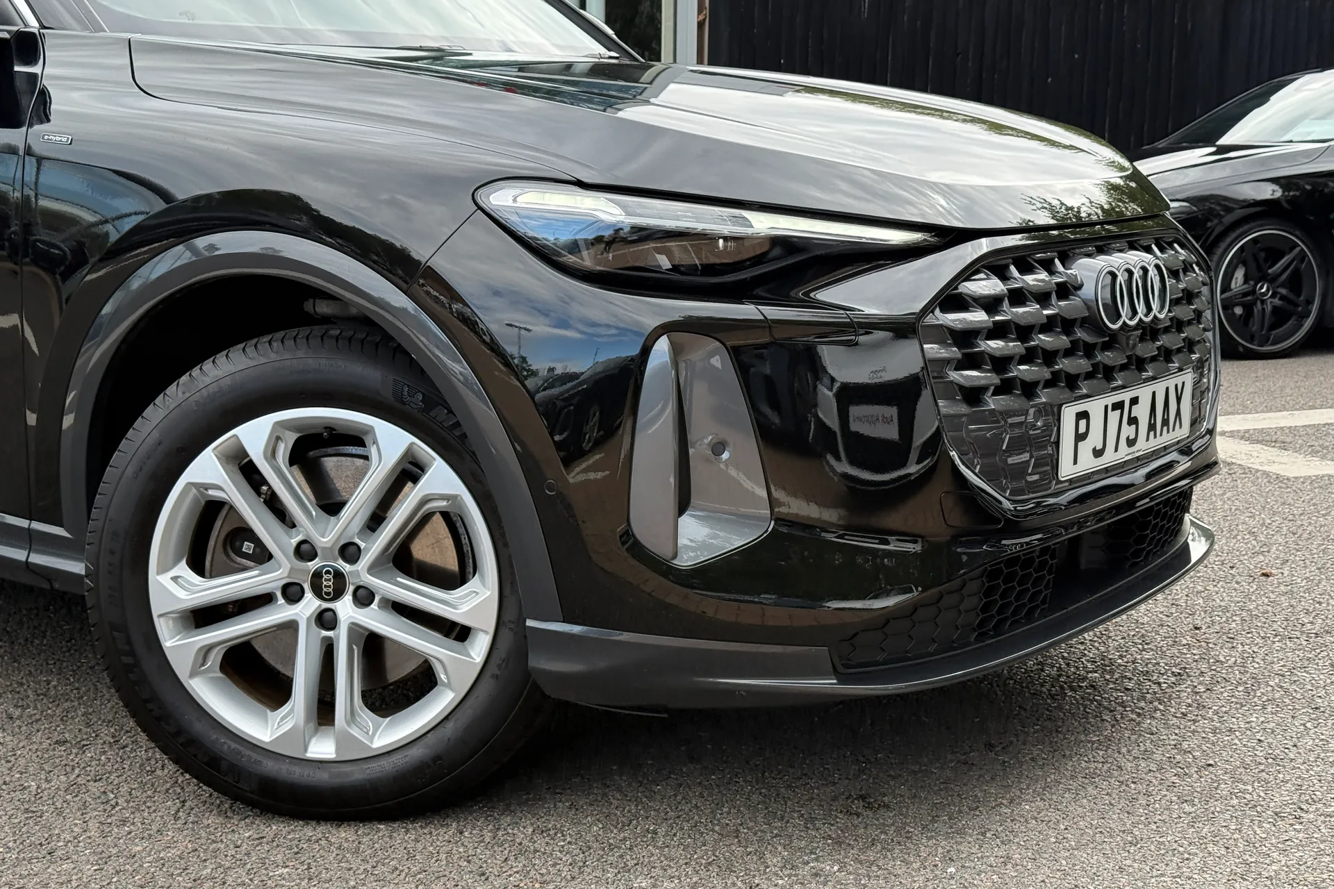 Audi Q5 thumbnail image number 2