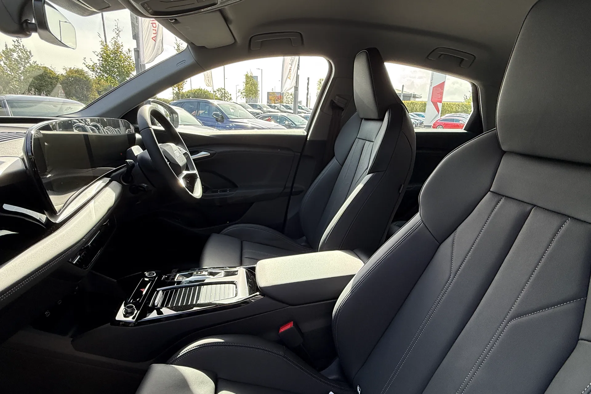 Audi Q6 thumbnail image number 30