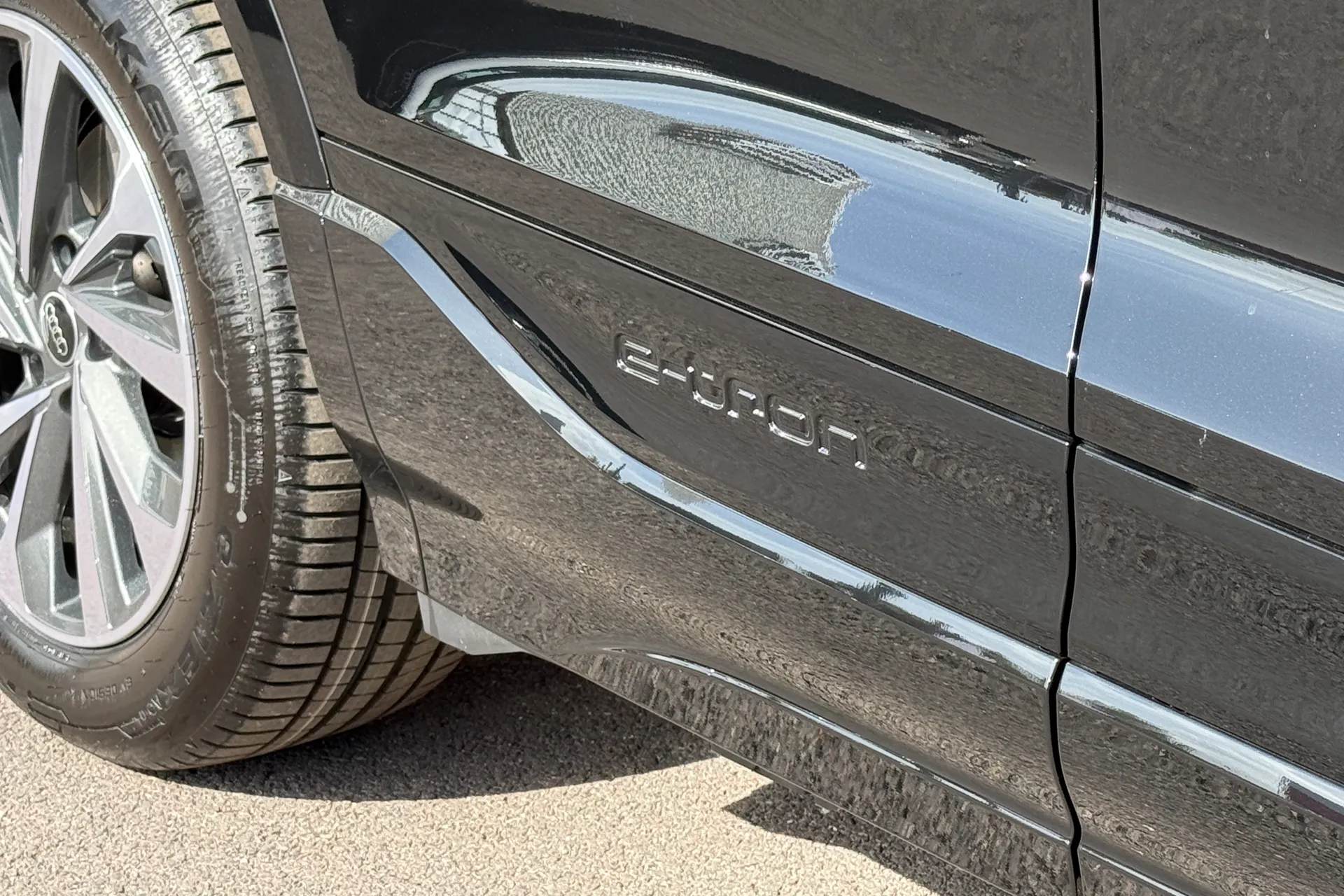 Audi Q6 thumbnail image number 11