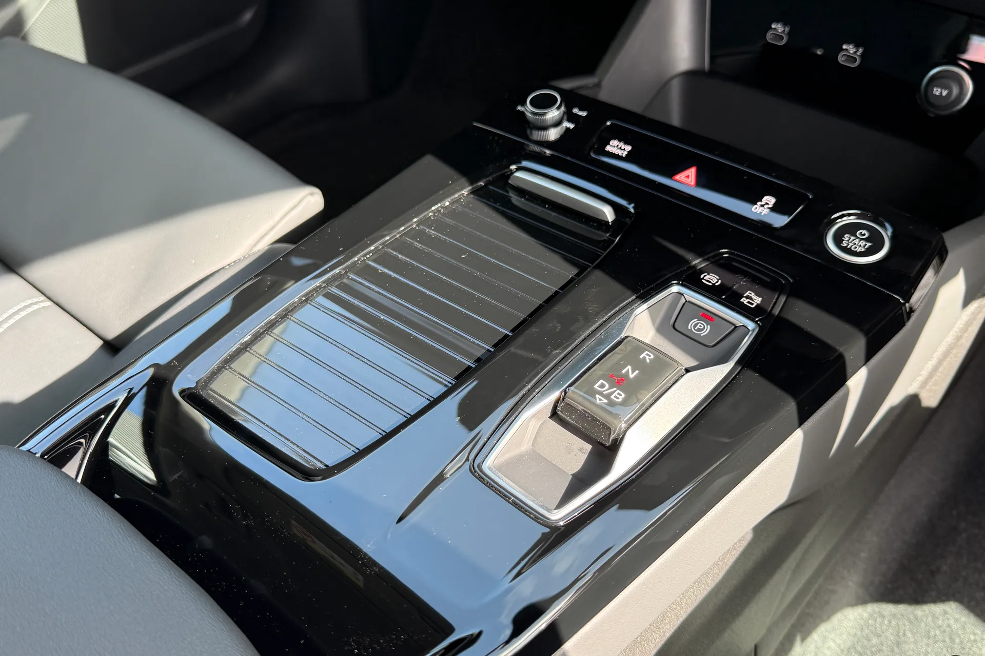 Audi Q6 thumbnail image number 14