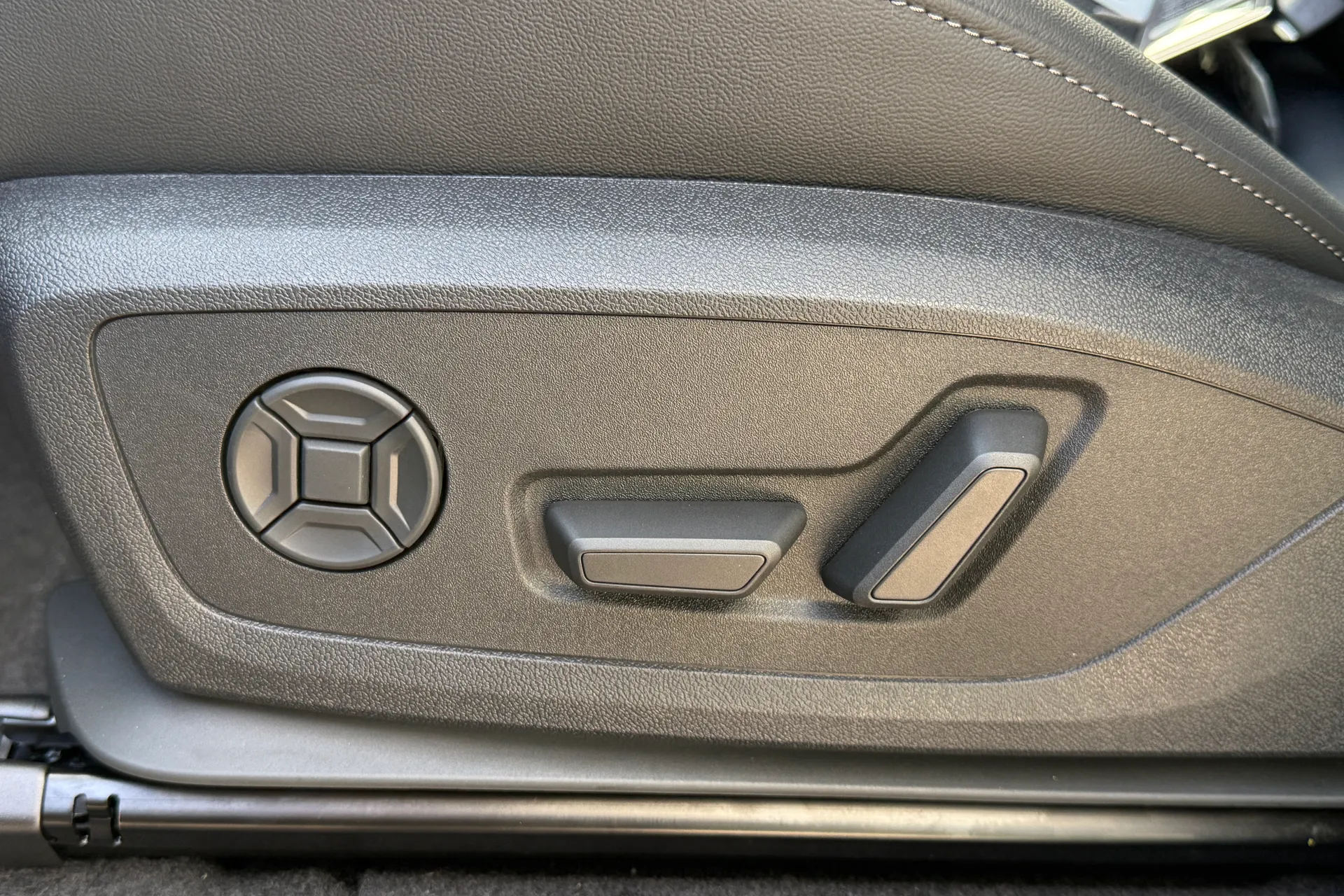 Audi Q6 thumbnail image number 34