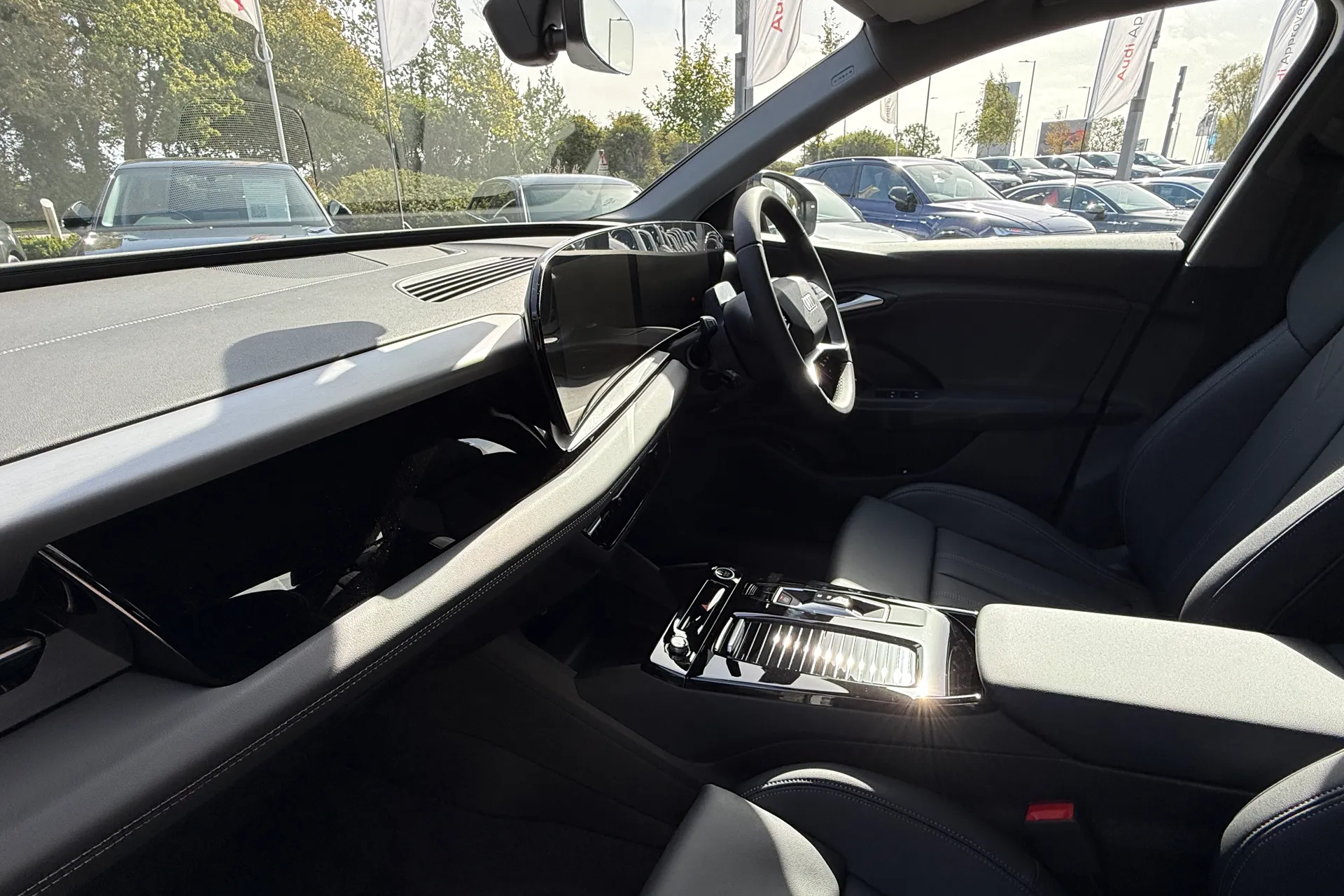 Audi Q6 thumbnail image number 28