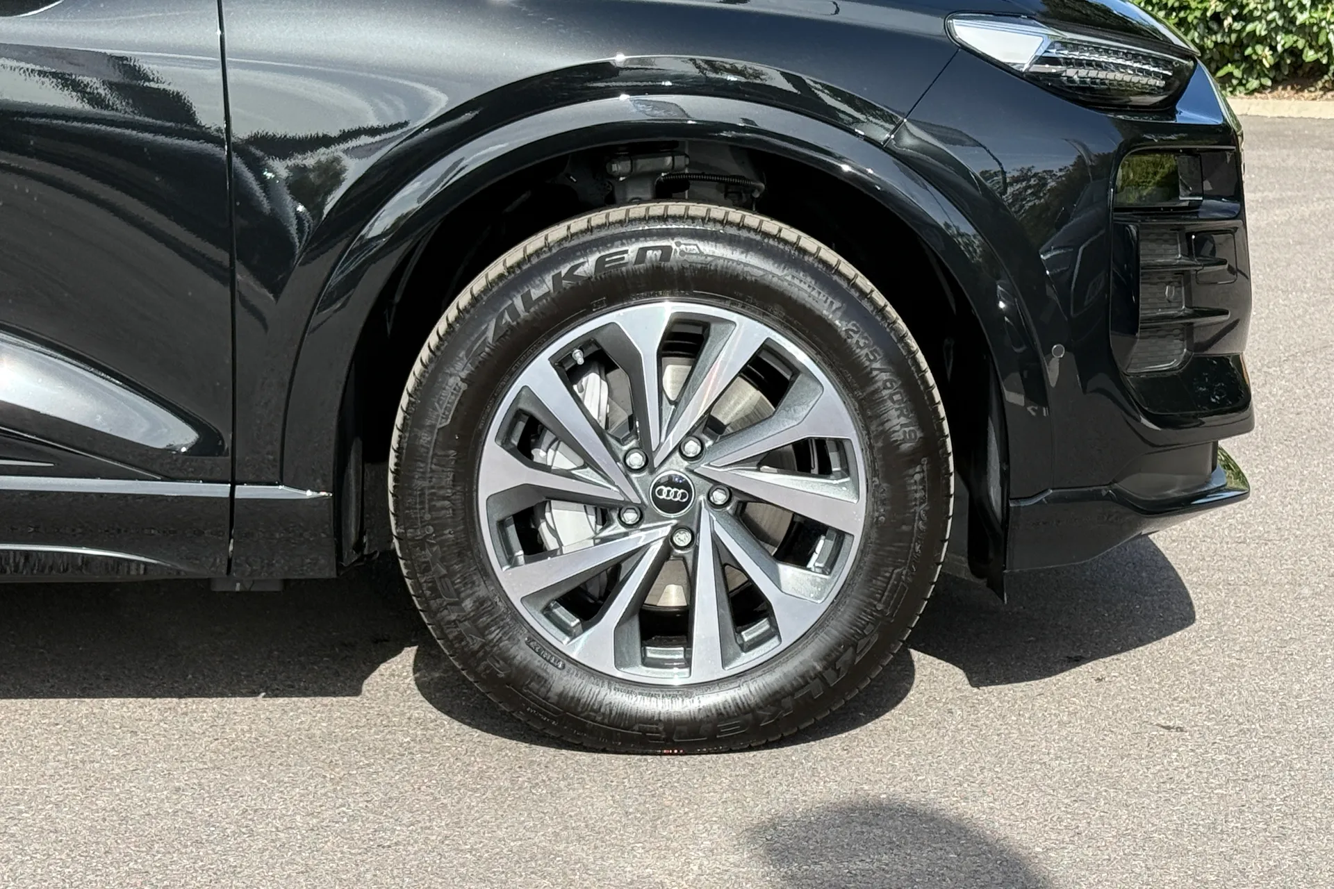 Audi Q6 thumbnail image number 21