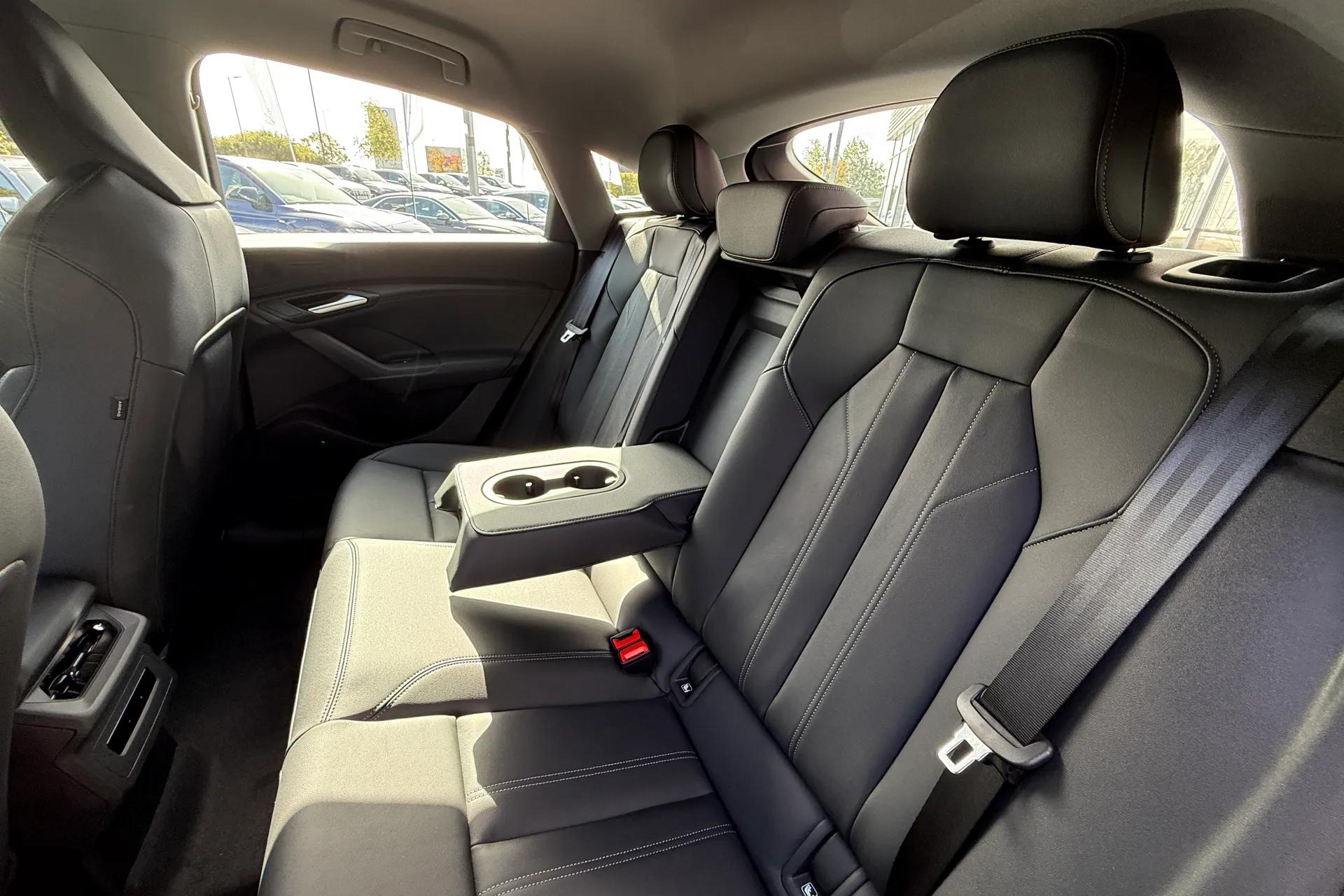 Audi Q6 thumbnail image number 37