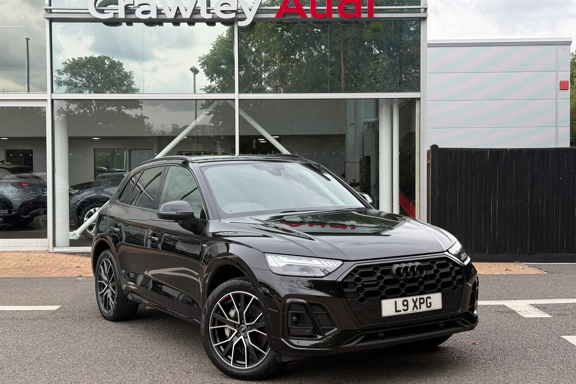 Audi Q5 focused image