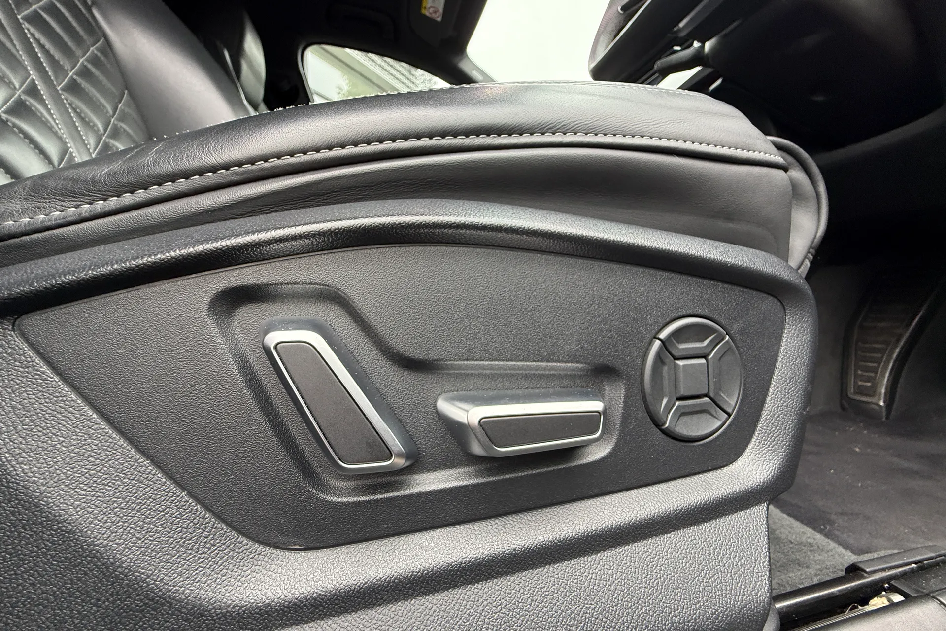 Audi Q7 thumbnail image number 39