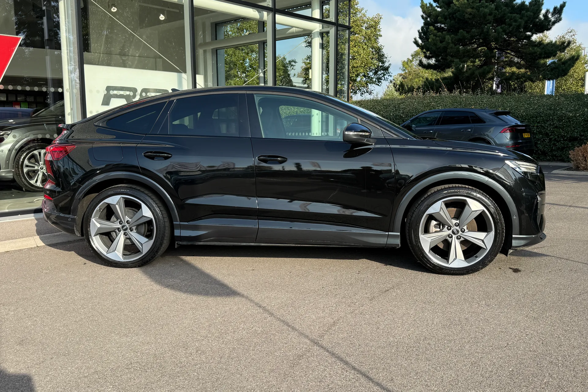 Audi Q4 thumbnail image number 2