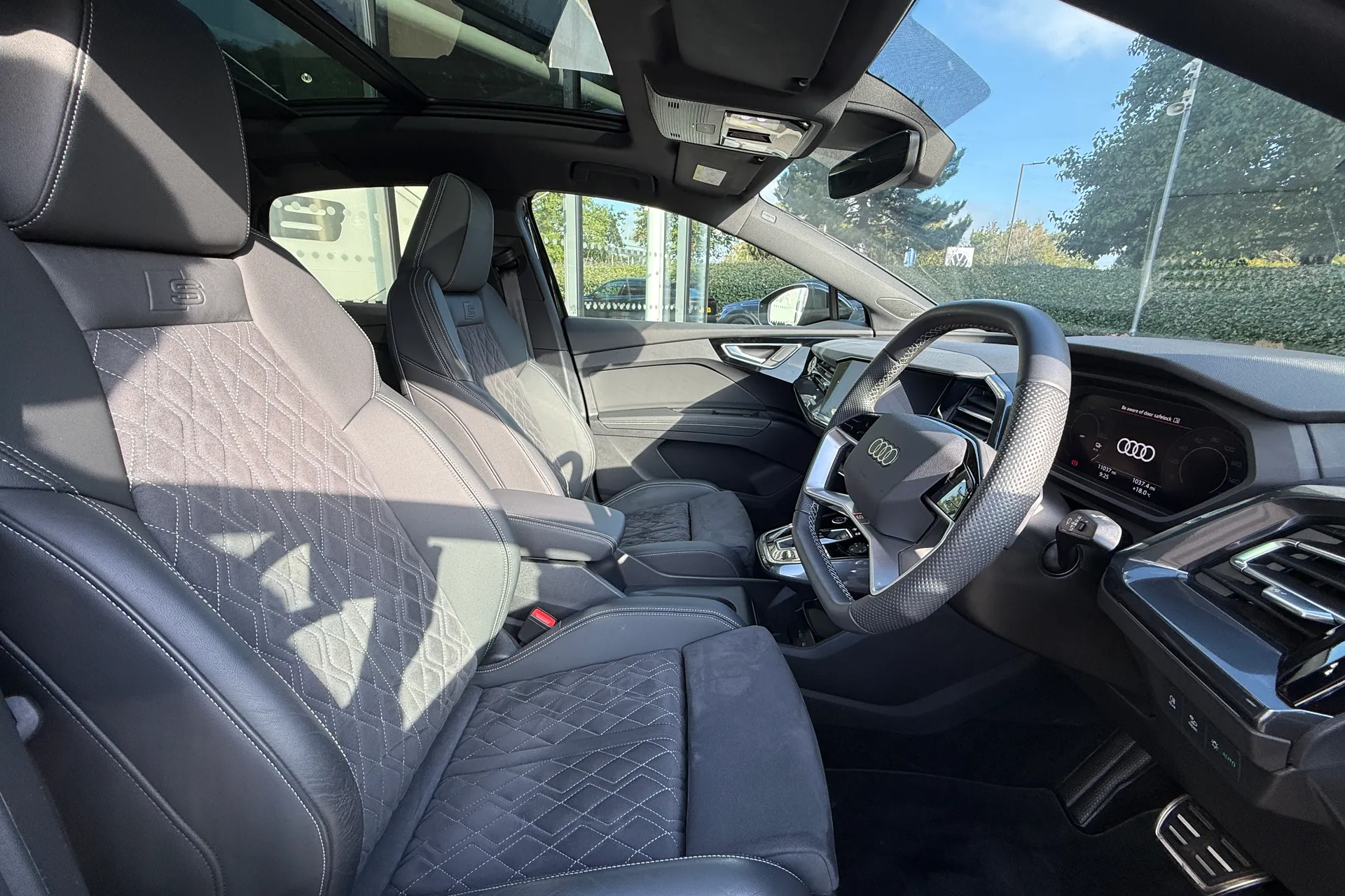 Audi Q4 thumbnail image number 15