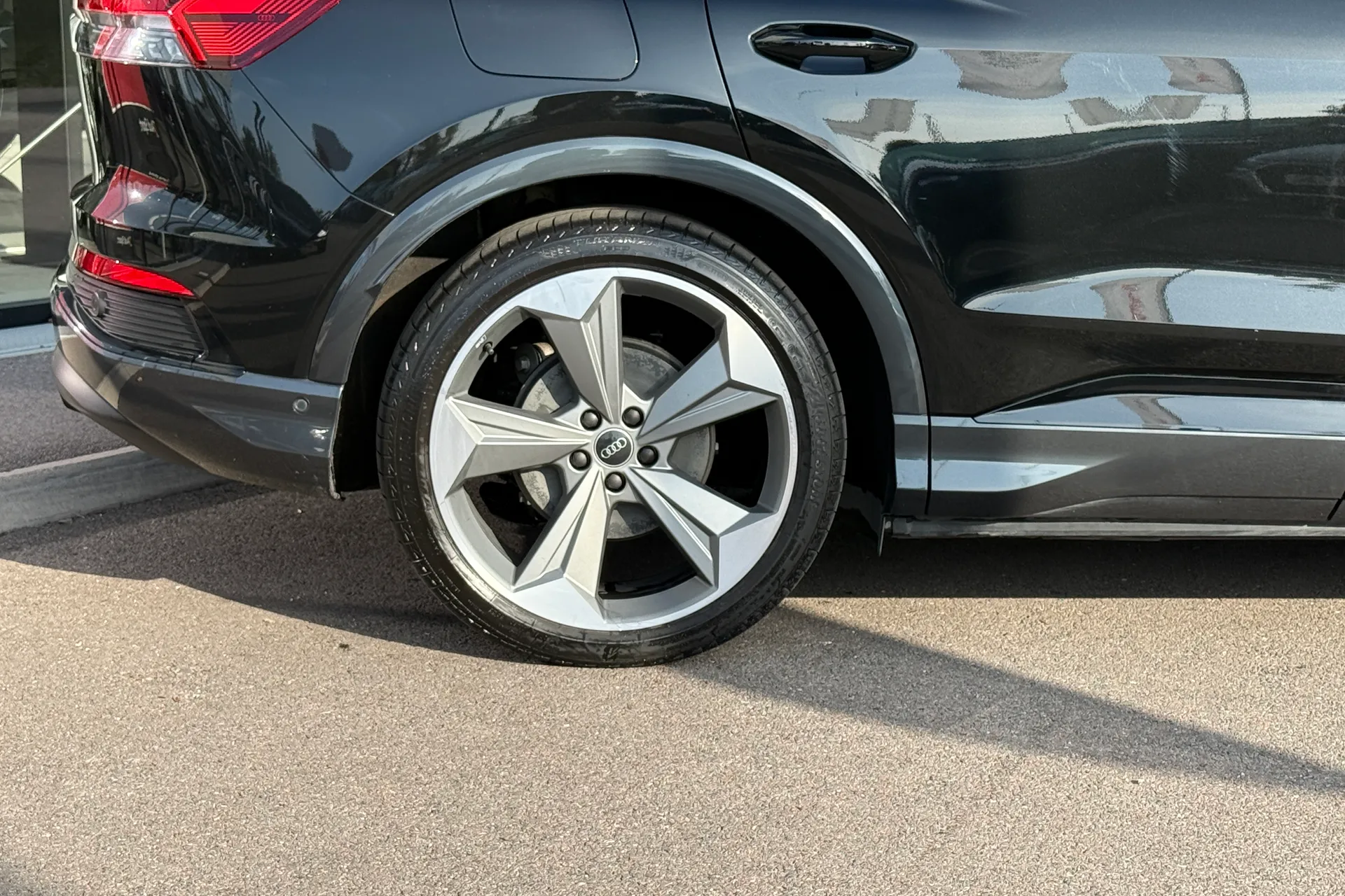 Audi Q4 thumbnail image number 23